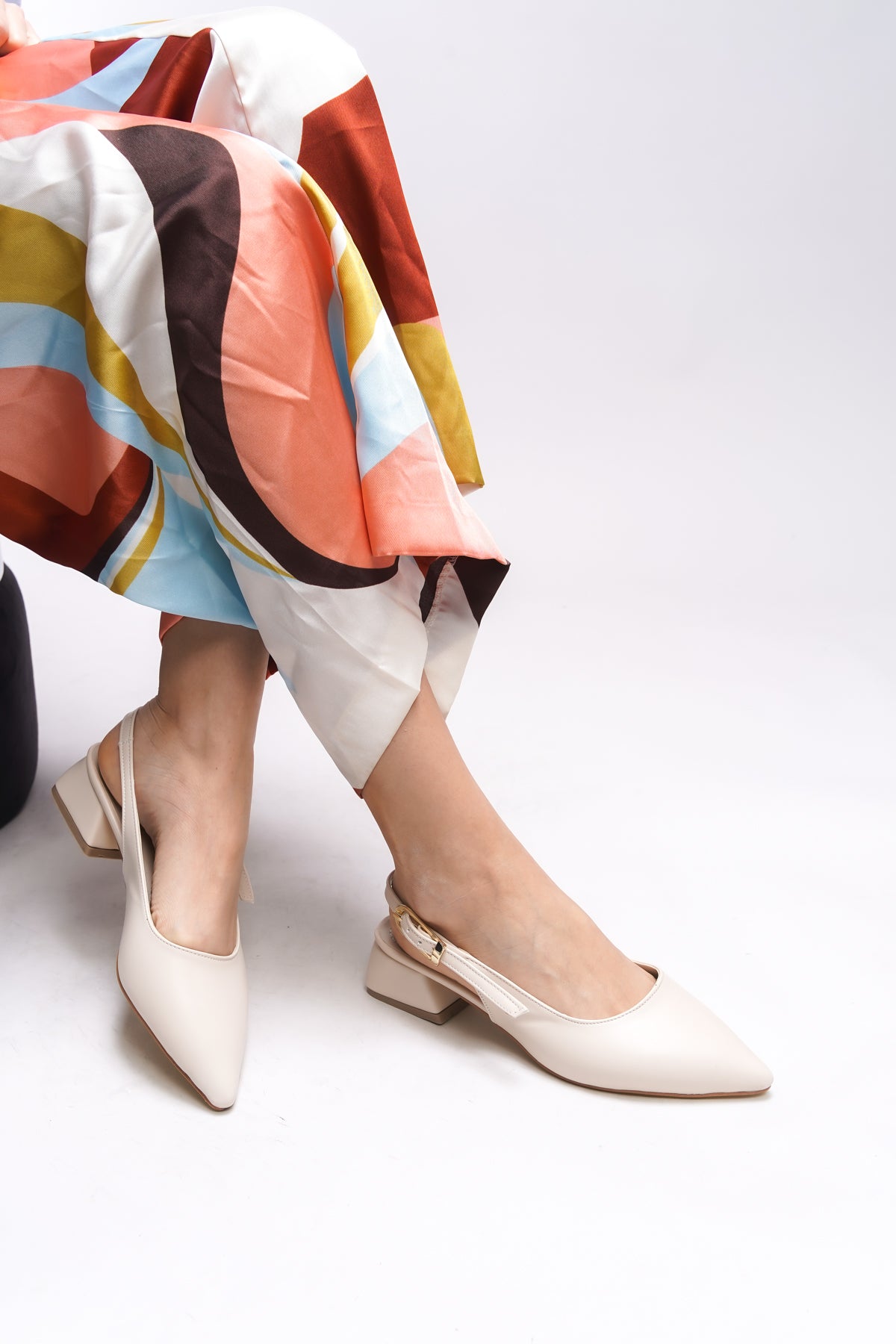 Riccon Tyltora Kadın Arkası Açık Sivri Burun Topuklu Ayakkabı 0012303