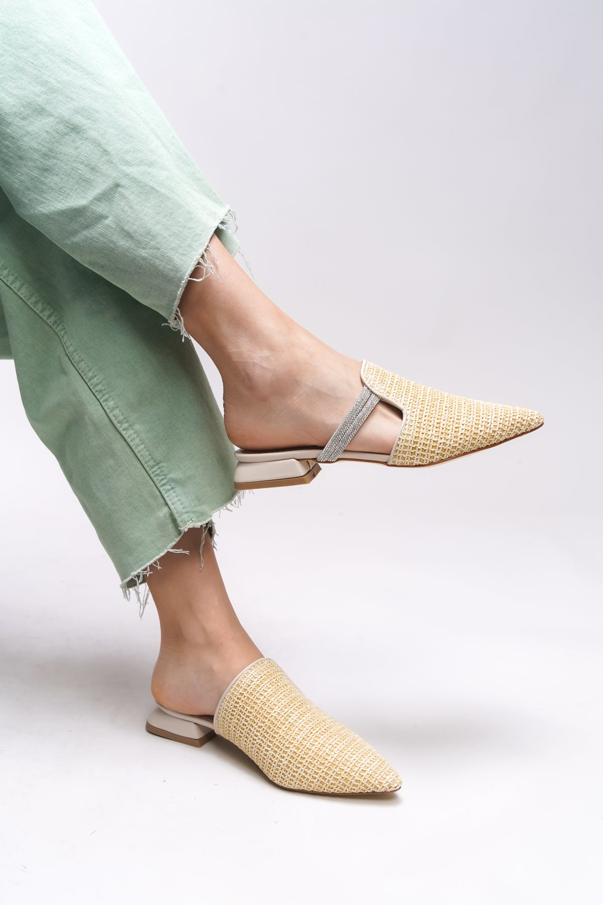 Riccon Elthaela Kadın Sivri Burun Kısa Topuklu Terlik 0012804