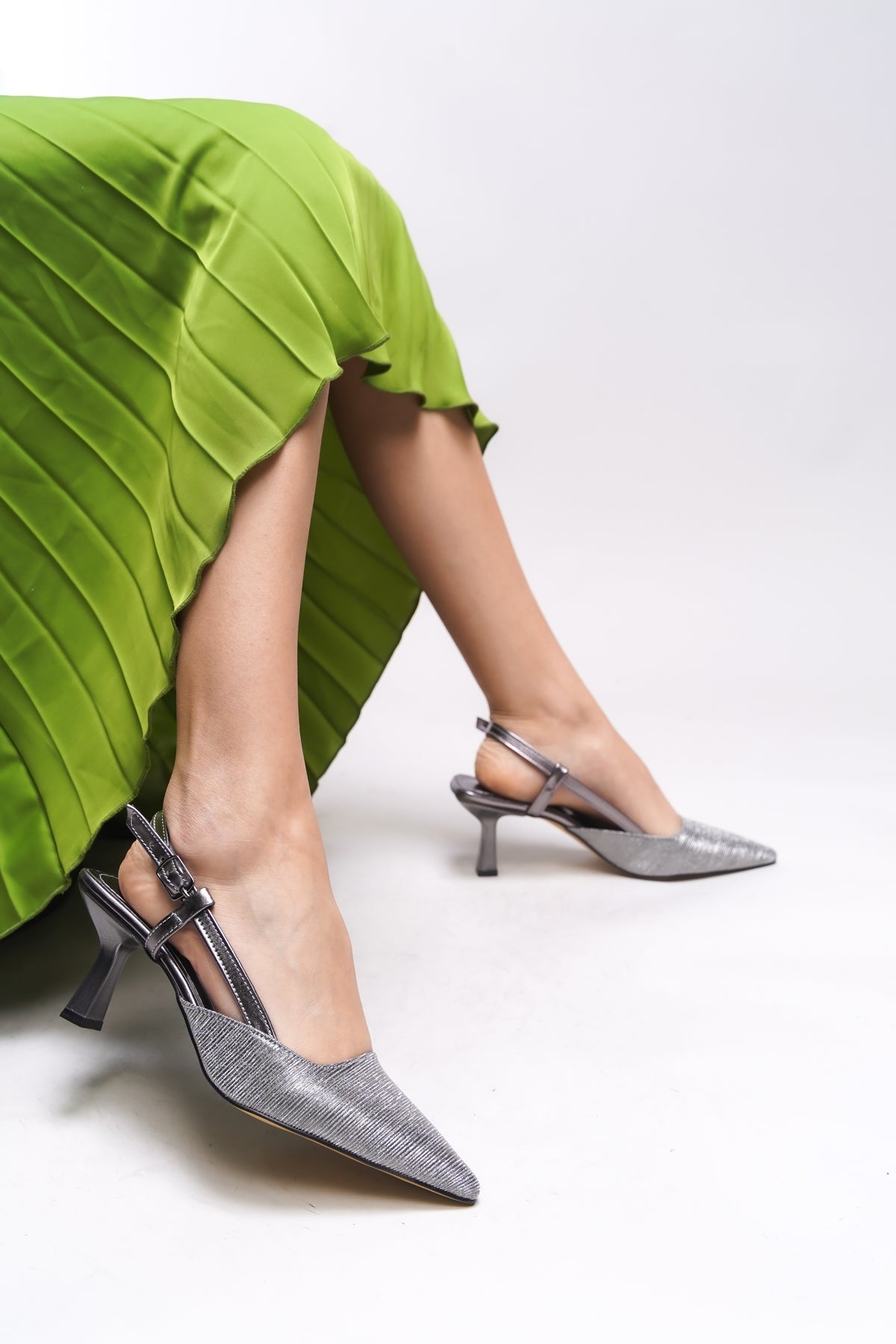 Riccon Evelniel Kadın Arkası Açık Sivri Burun Stiletto 001209 Platin Dokulu - Riccon