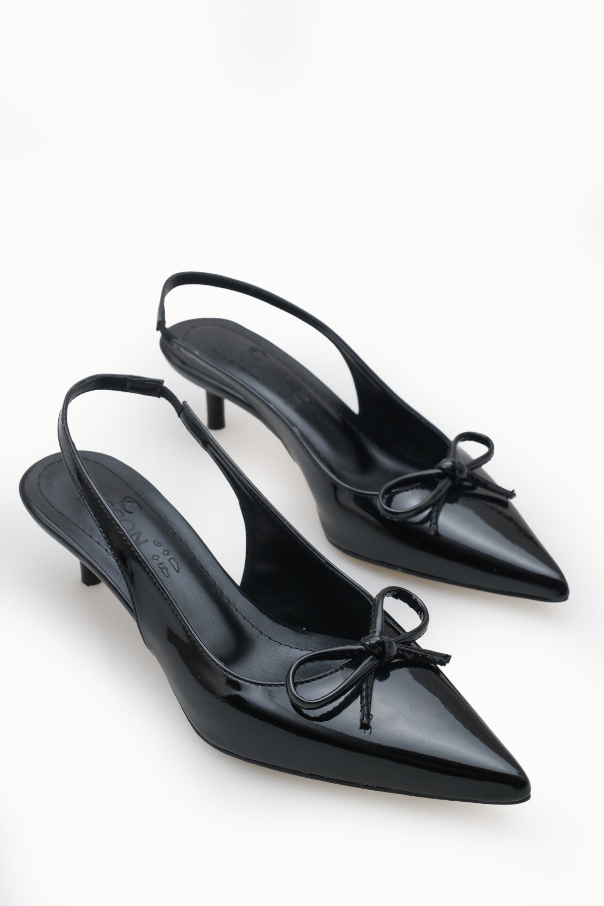 Riccon Kadın Sivri Burunlu Arkası Açık İnce Topuklu Ayakkabı 0012201 Siyah Rugan