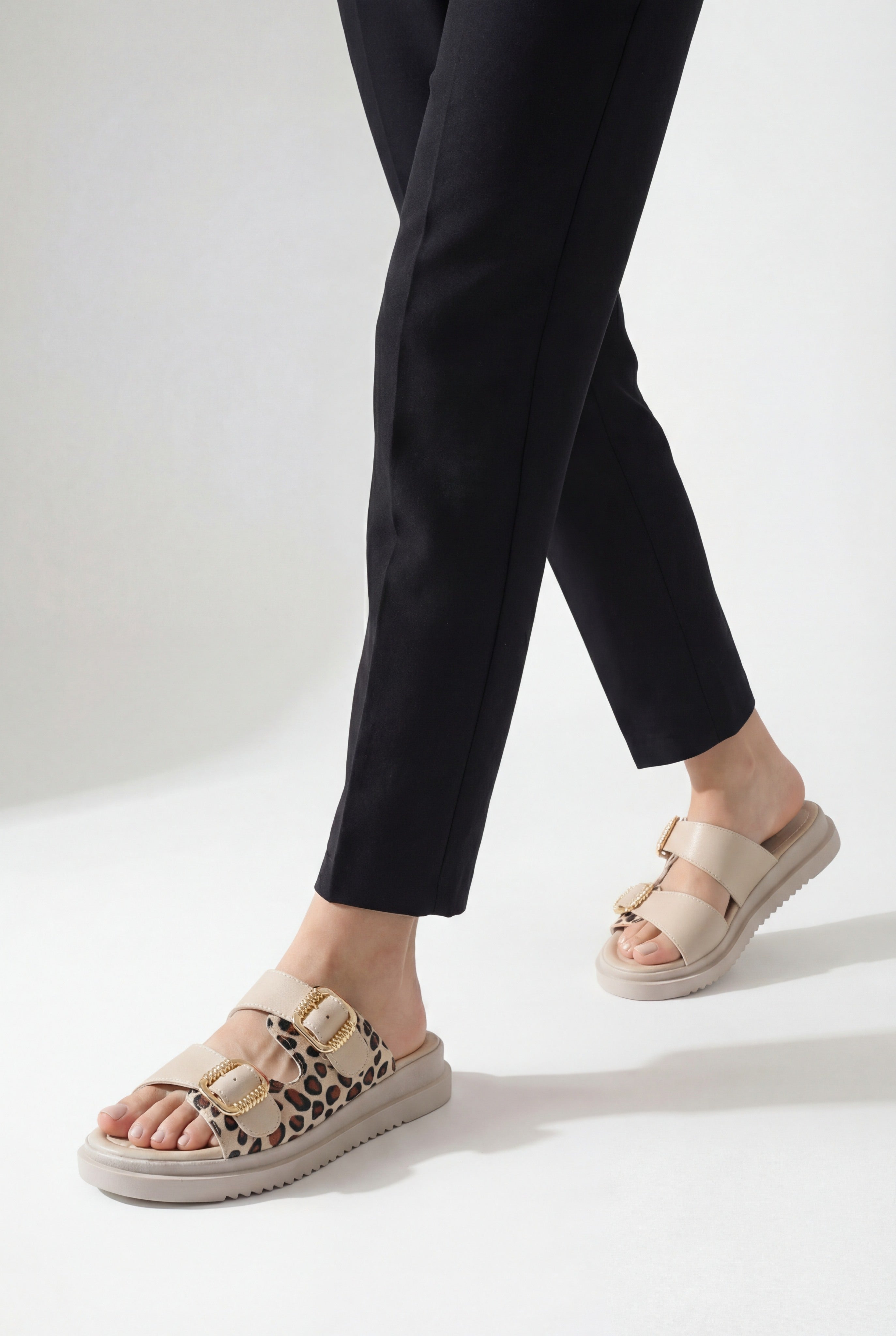 Riccon Kadın Çift Tokalı Terlik 00120403 Bej Leopar