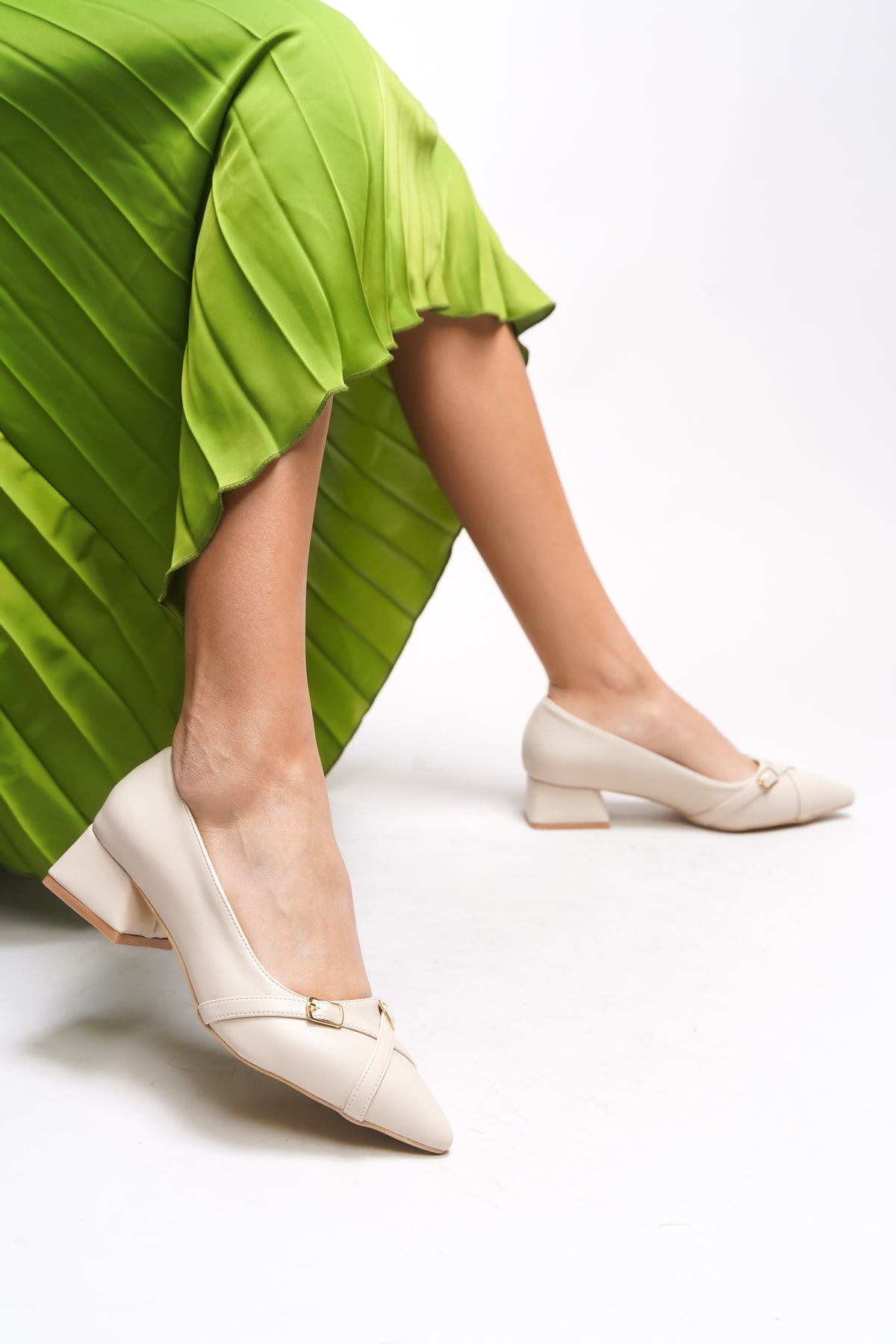 Riccon Ycnirth Kadın Sivri Burunlu Kısa Topuklu Ayakkabı 001251863