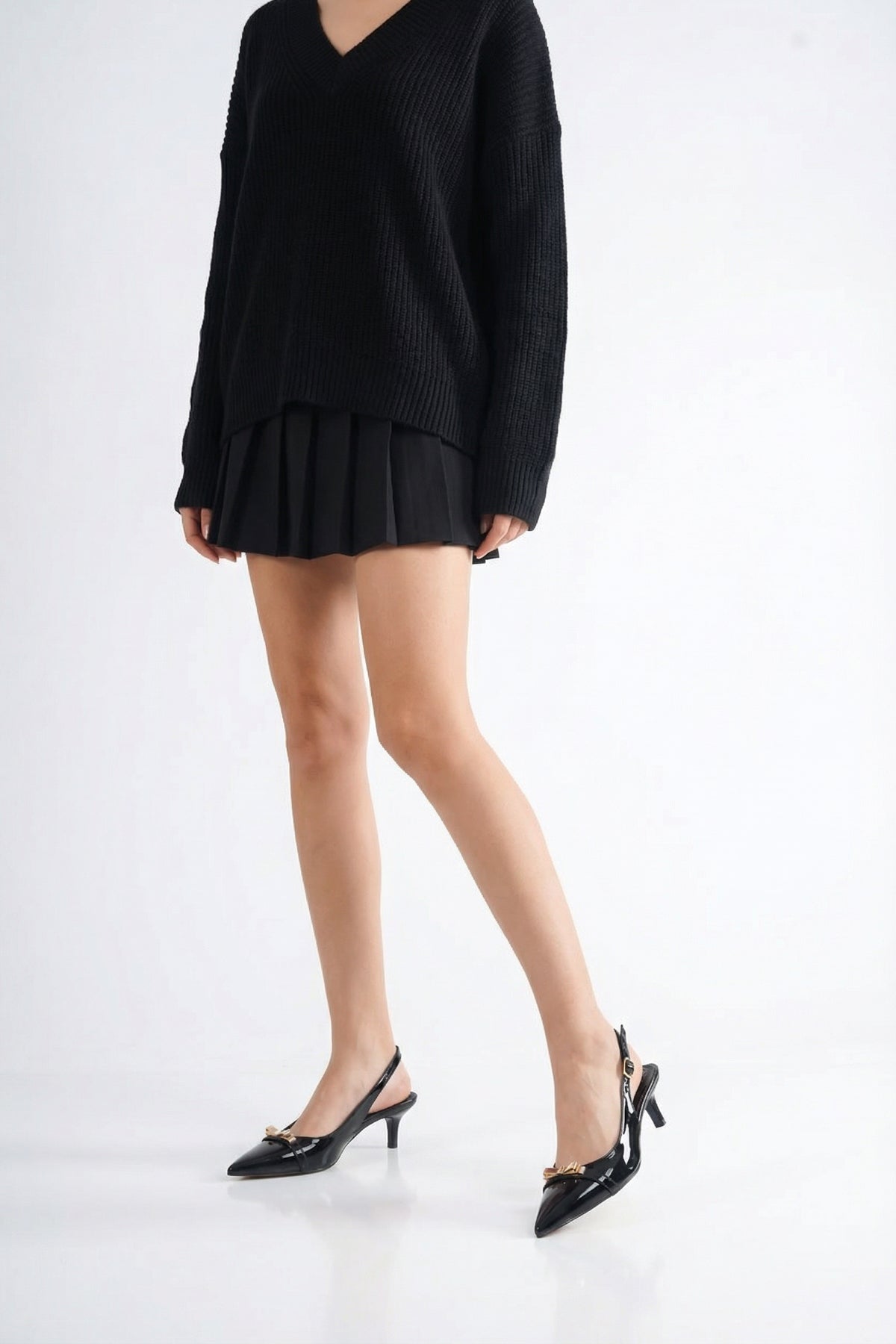 Riccon Kadın Sivri Burunlu Arkası Açık İnce Topuklu Ayakkabı 0012205 Siyah Rugan