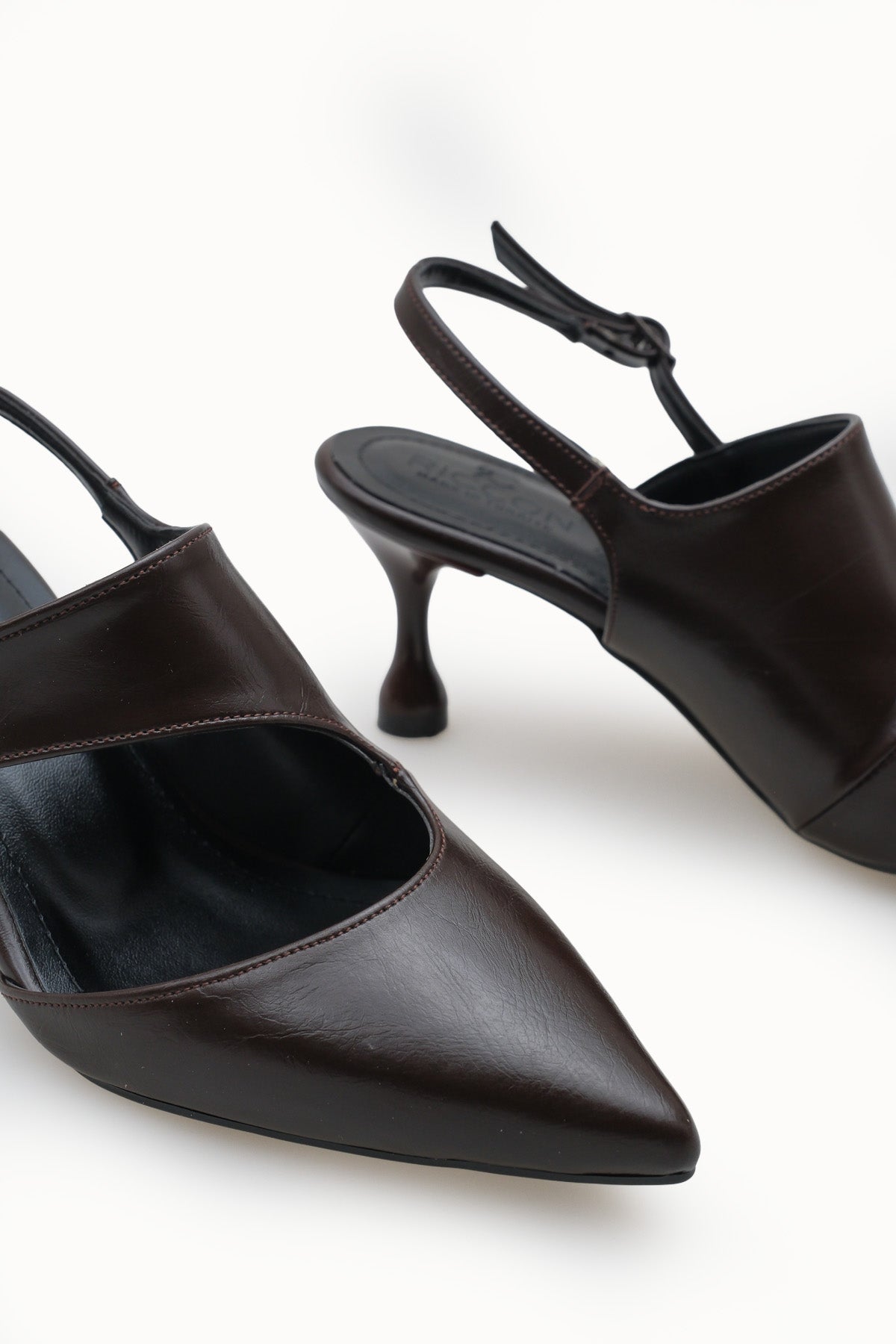 Riccon Kadın Sivri Burunlu Arkası Açık İnce Topuklu Ayakkabı 0012561 Kahverengi Rustik