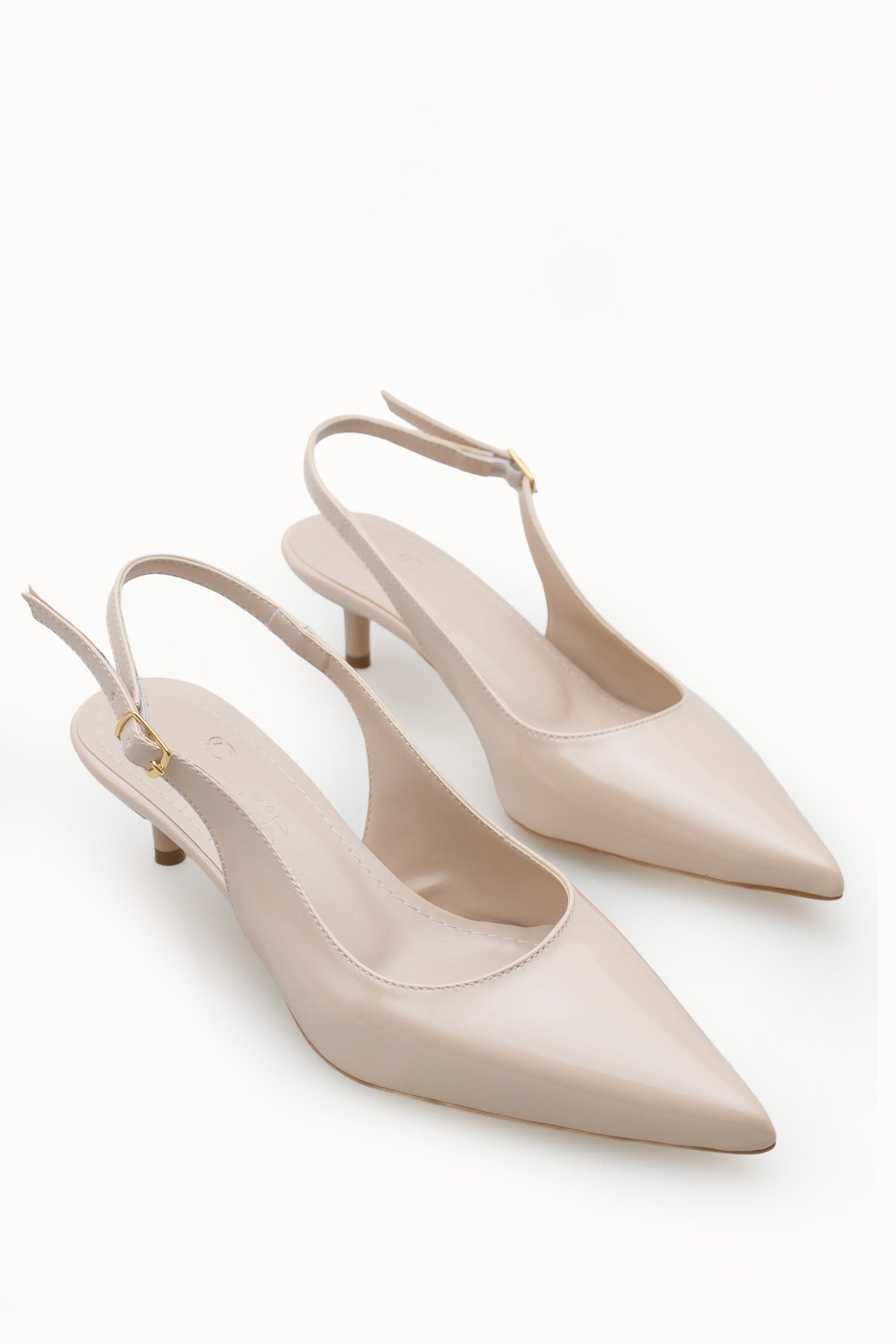 Riccon Kadın Sivri Burunlu Arkası Açık İnce Topuklu Ayakkabı 0012200 Ten Rugan