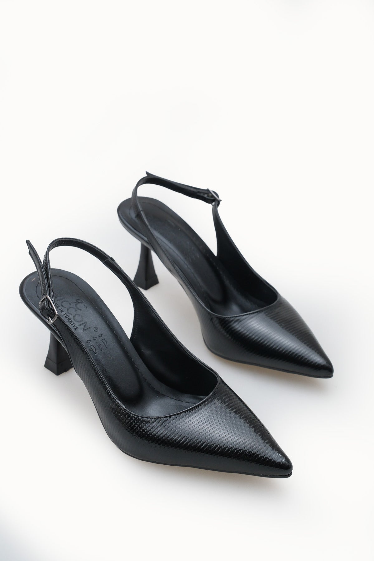 Riccon Kadın Sivri Burunlu Arkası Açık İnce Topuklu Ayakkabı 0012720 Siyah Rugan