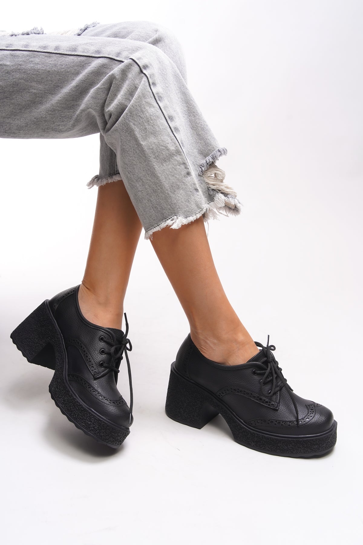 Riccon Ghinziss Kadın Topuklu Bağcıklı Loafer 00121570 Dokulu Siyah Cilt