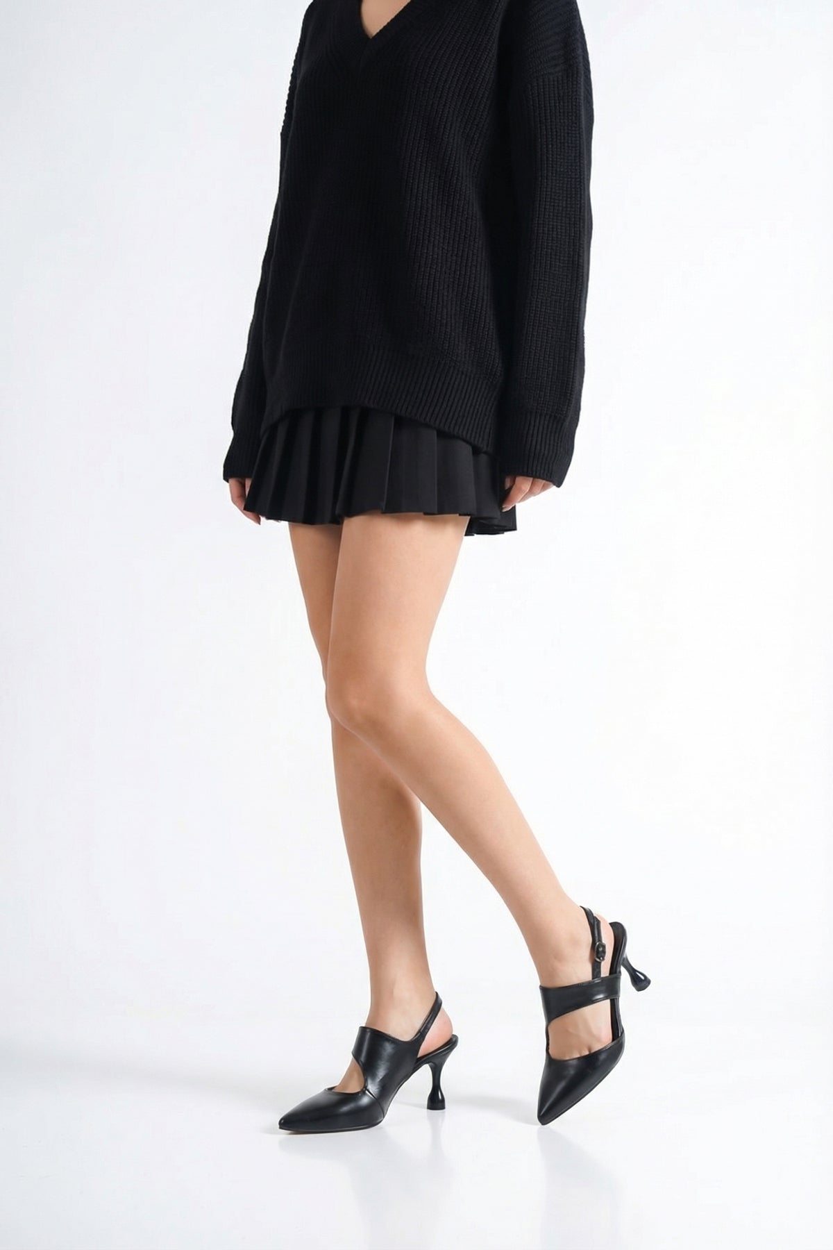 Riccon Kadın Sivri Burunlu Arkası Açık İnce Topuklu Ayakkabı 0012561 Siyah Cilt