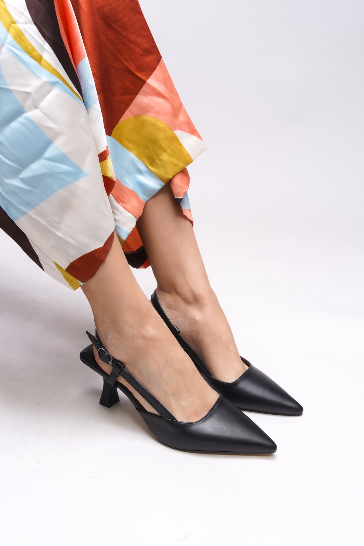 Riccon Evelniel Kadın Arkası Açık Sivri Burun Stiletto 001209