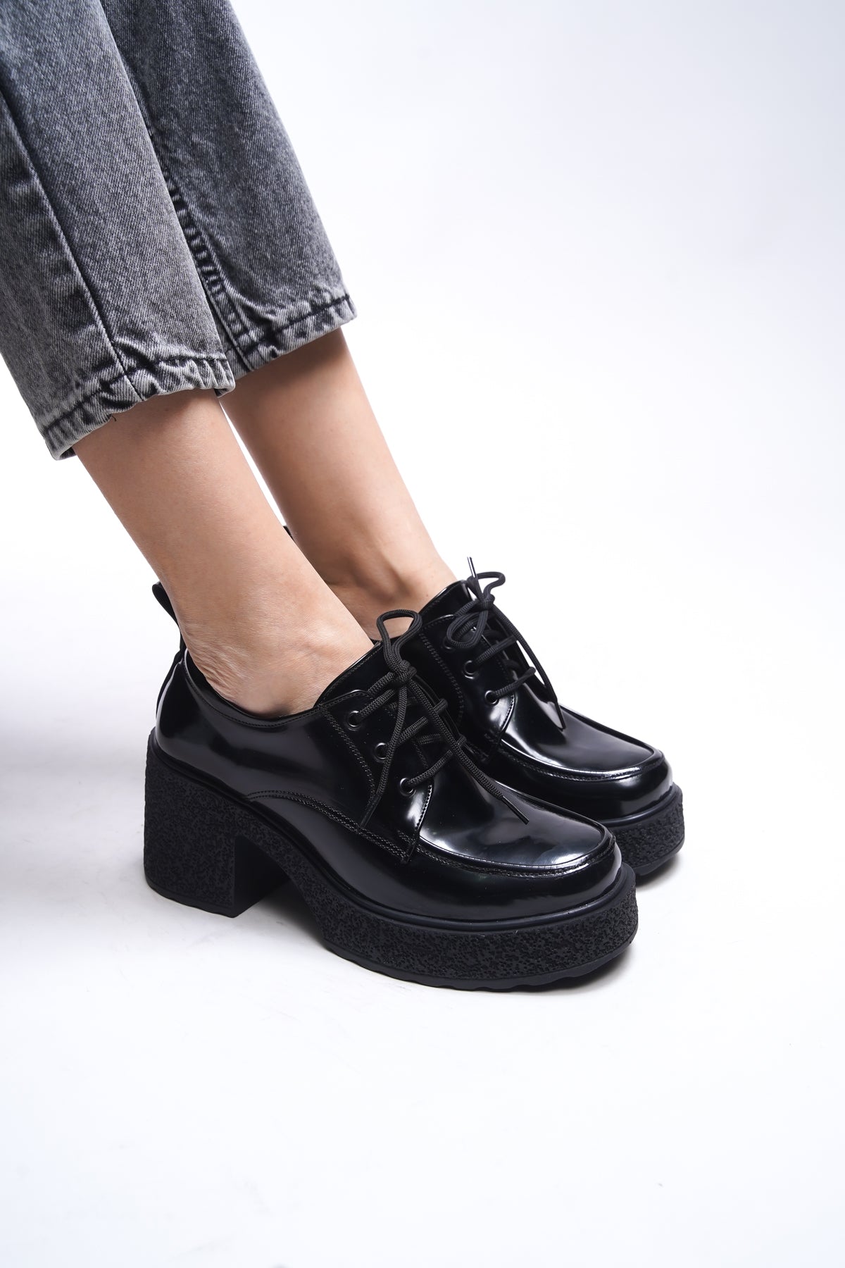 Riccon Qerekna Kadın Topuklu Bağcıklı Loafer 00121500 Mat Siyah Rugan
