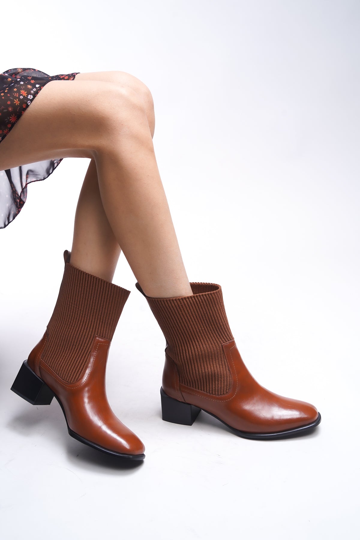 Riccon Raecnui Kadın Sivri Burunlu Lastikli Bot 00126060