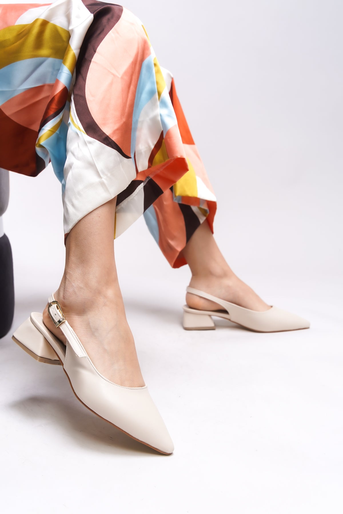 Riccon Tyltora Kadın Arkası Açık Sivri Burun Topuklu Ayakkabı 0012303