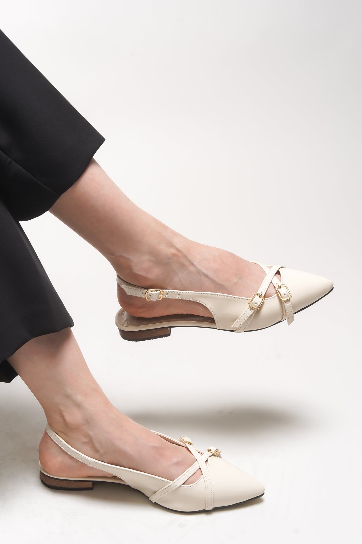 Riccon Elyenlana Kadın Sivri Burunlu Topuklu Ayakkabı 0012110