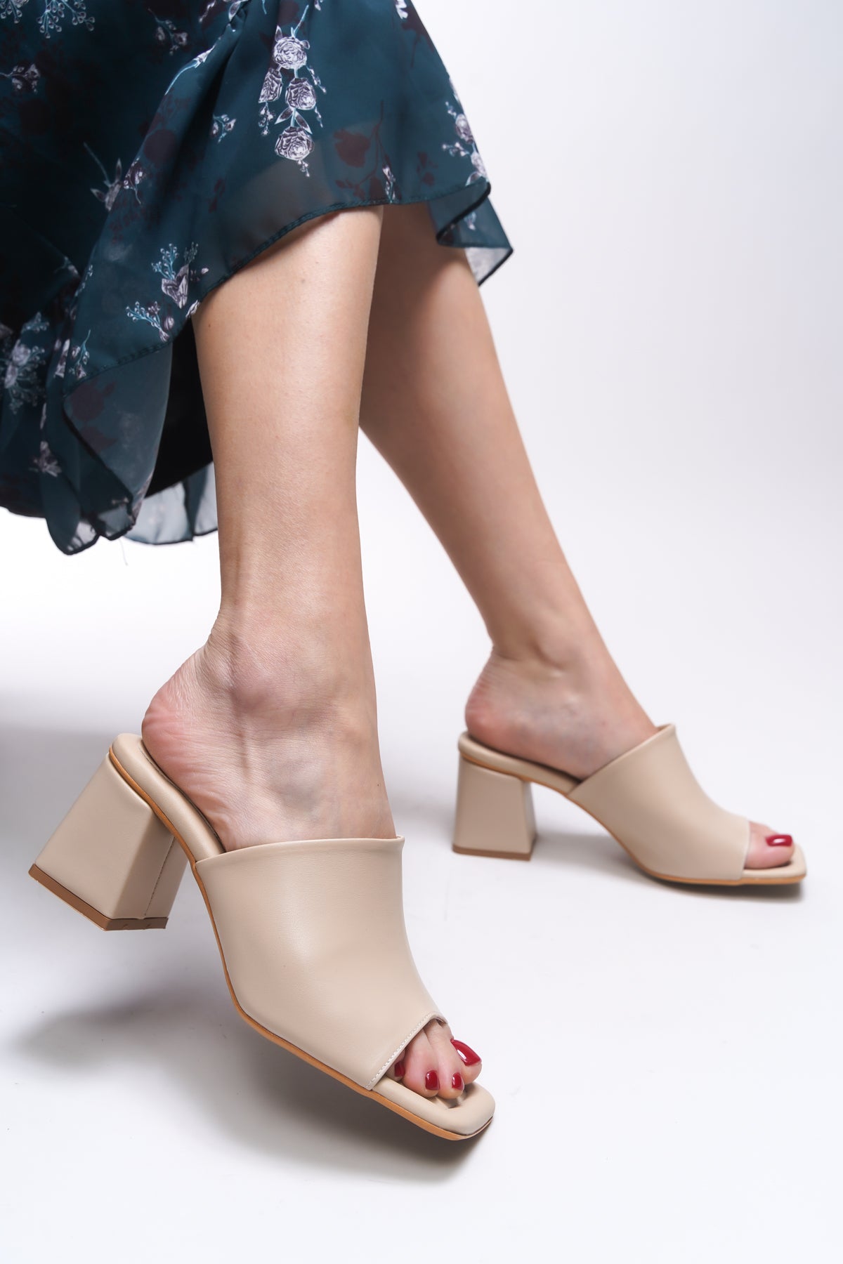 Riccon Iselluth Kadın Blok Topuklu Terlik 0012040