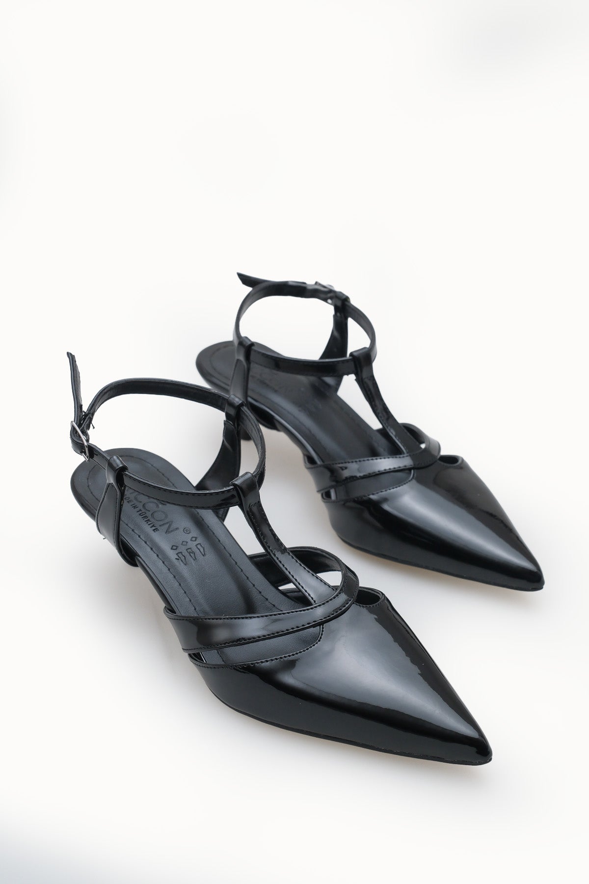 Riccon Kadın Sivri Burunlu Arkası Açık İnce Topuklu Ayakkabı 0012210 Siyah Rugan