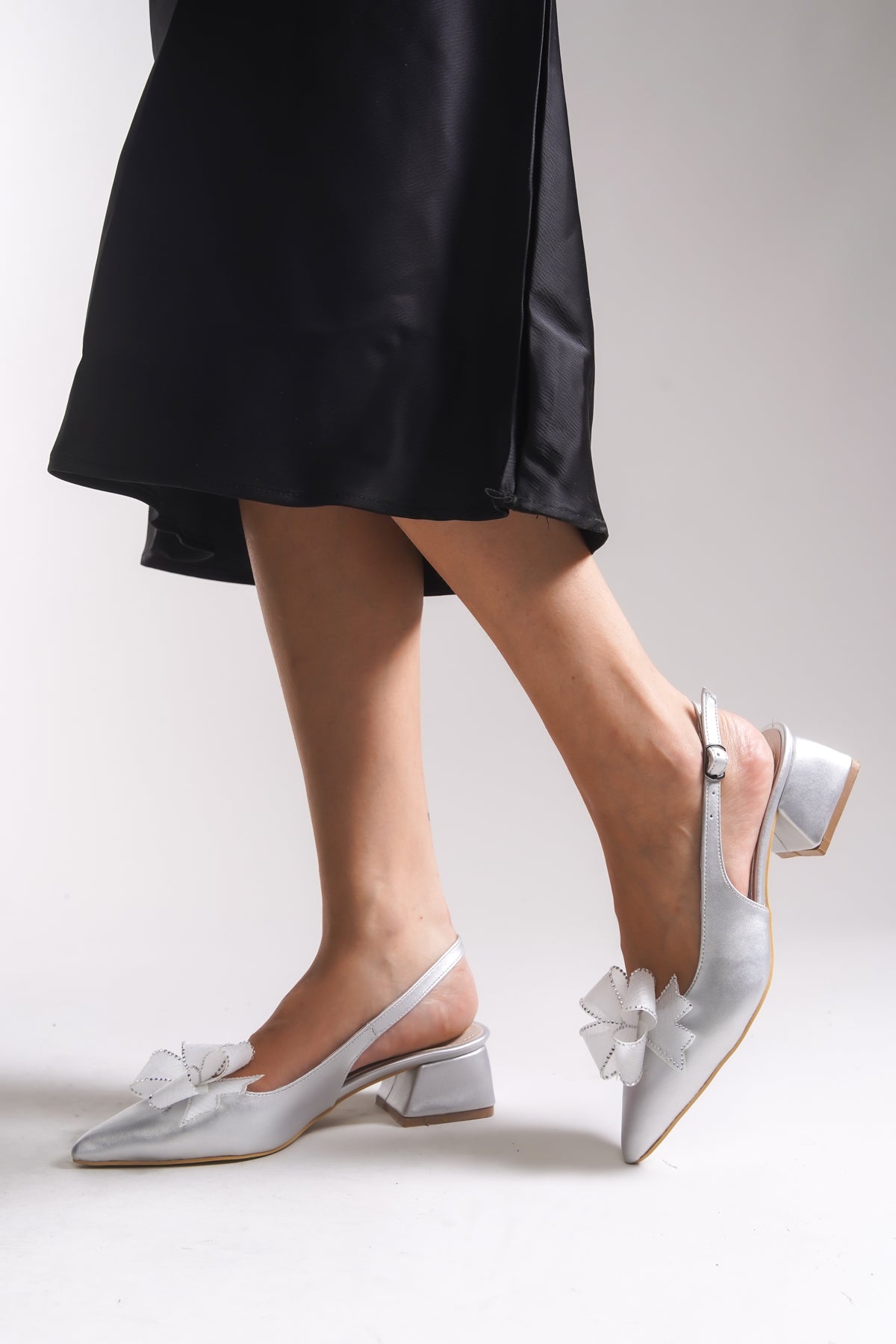 Riccon Elyenria Arkası Açık Sivri Burunlu Kadın Topuklu Ayakkabı 0012126