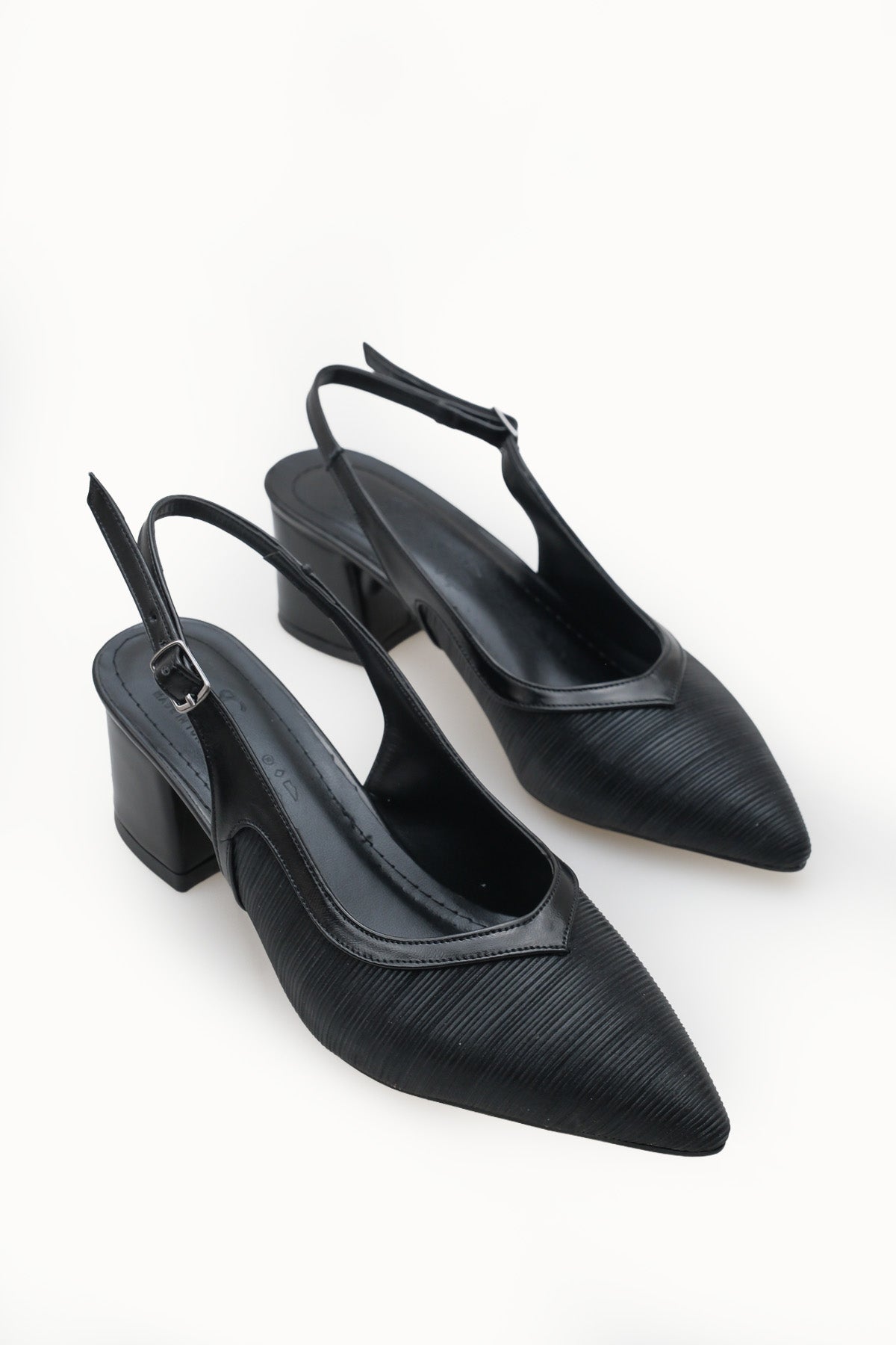 Riccon Kadın Sivri Burunlu Arkası Açık Topuklu Ayakkabı 0012453 Siyah Dokulu