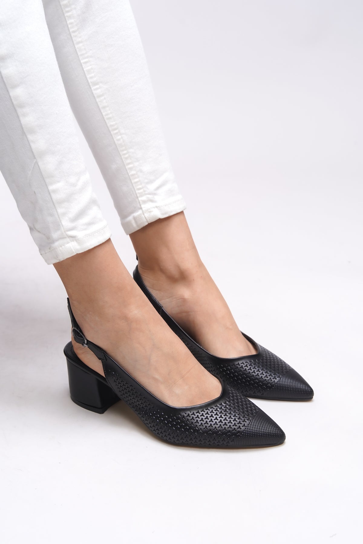 Riccon Maudthyl Kadın Arkası Açık Sivri Burun Kalın Topuklu Ayakkabı 0012443