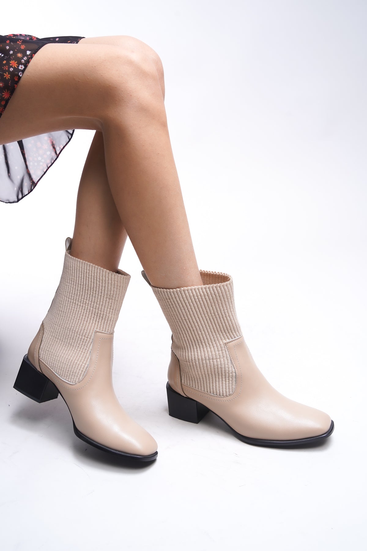 Riccon Raecnui Kadın Sivri Burunlu Lastikli Bot 00126060