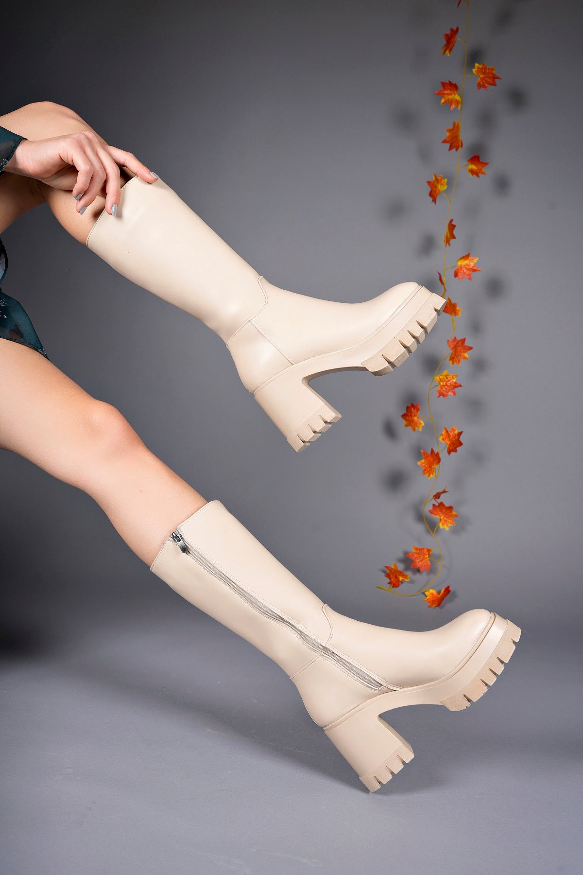 Riccon Lvamel Kadın Diz Altı Topuklu Çizme 0012501