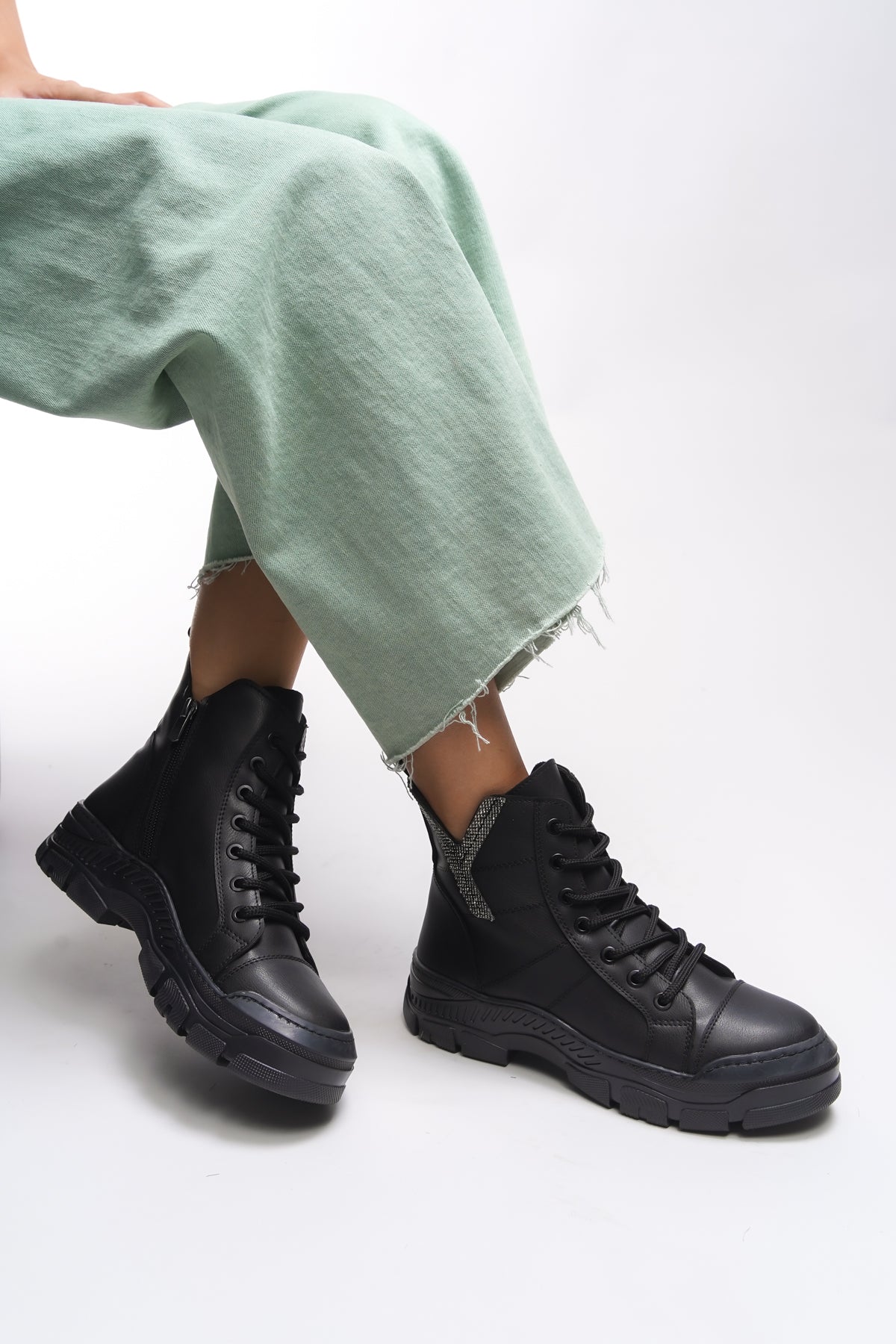 Riccon Maerlira Kadın Zincir ve Toka Detaylı Bot