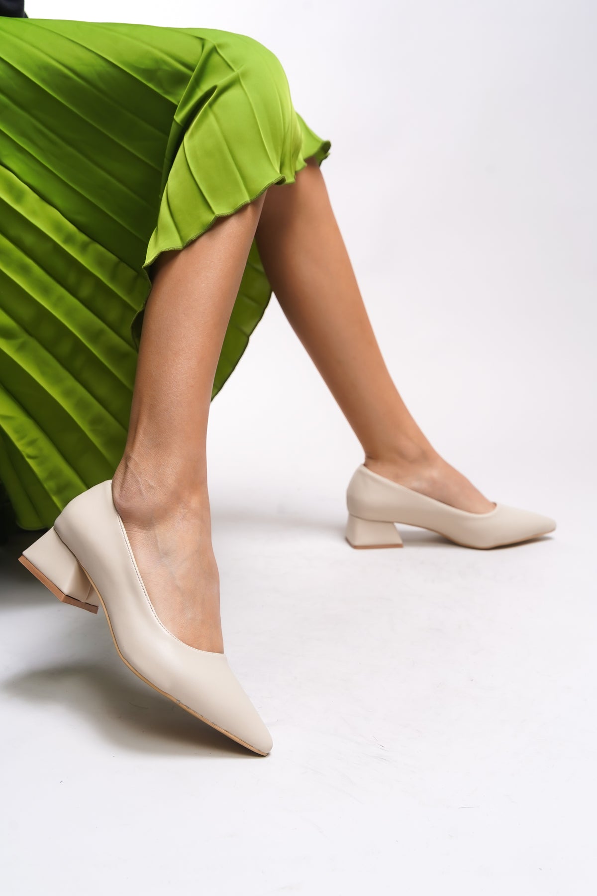 Riccon Tielfudh Kadın Sivri Burunlu Kısa Topuklu Ayakkabı 001241863