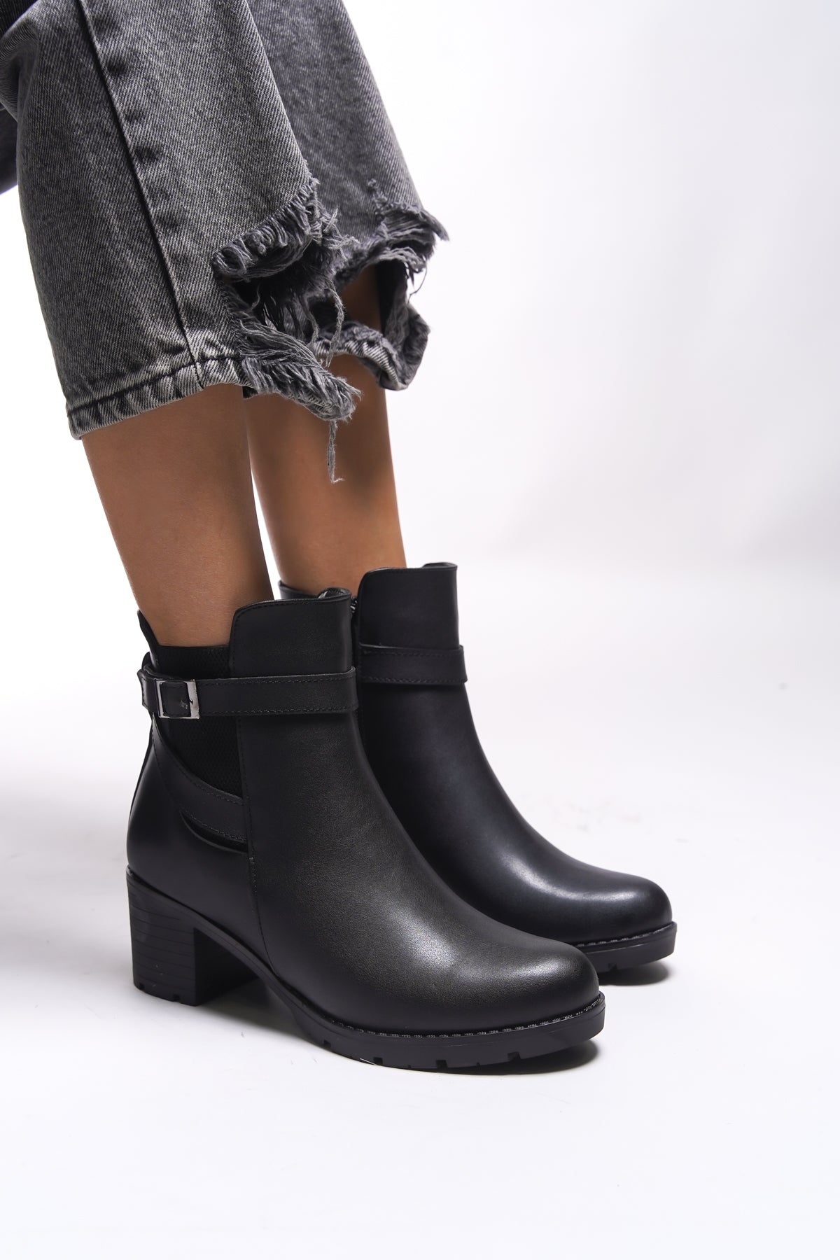 Riccon Lilixipha Kadın Toka Detaylı Lastikli Topuklu Bot 0012730