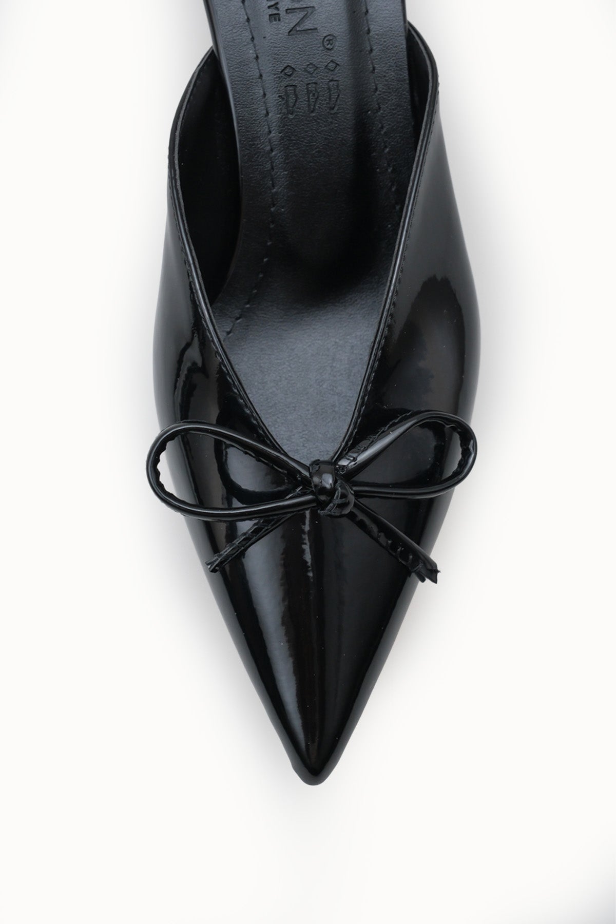 Riccon Kadın Sivri Burunlu İnce Topuklu Terlik 0012211 Siyah Rugan