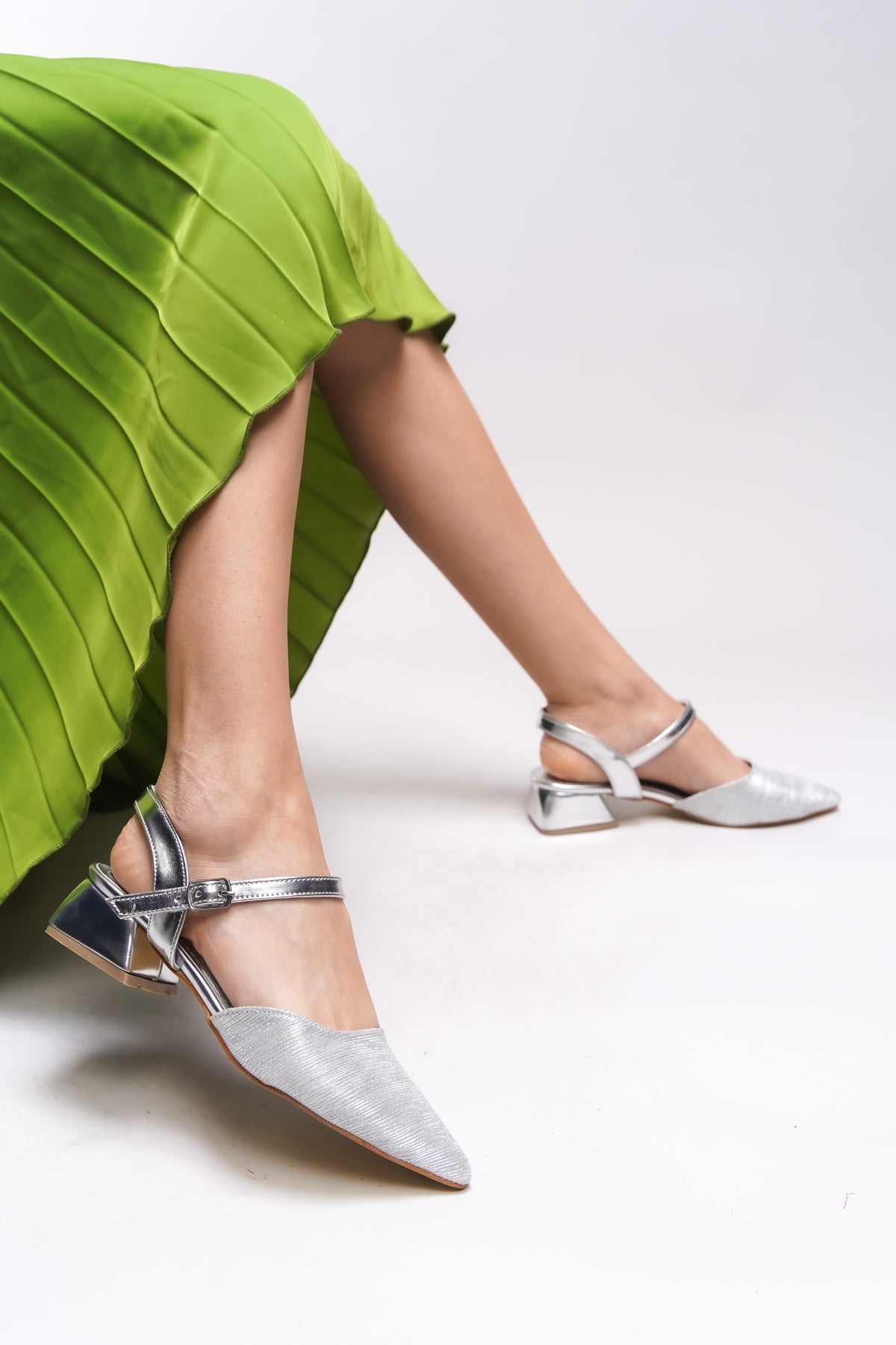 Riccon Heilleia Kadın Arkası Açık Sivri Burun Topuklu Ayakkabı 0012335