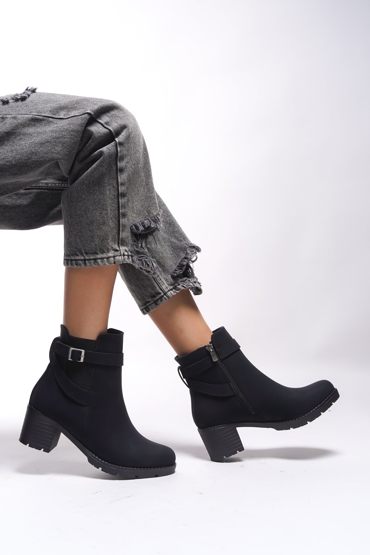 Riccon Lilixipha Kadın Toka Detaylı Lastikli Topuklu Bot 0012730