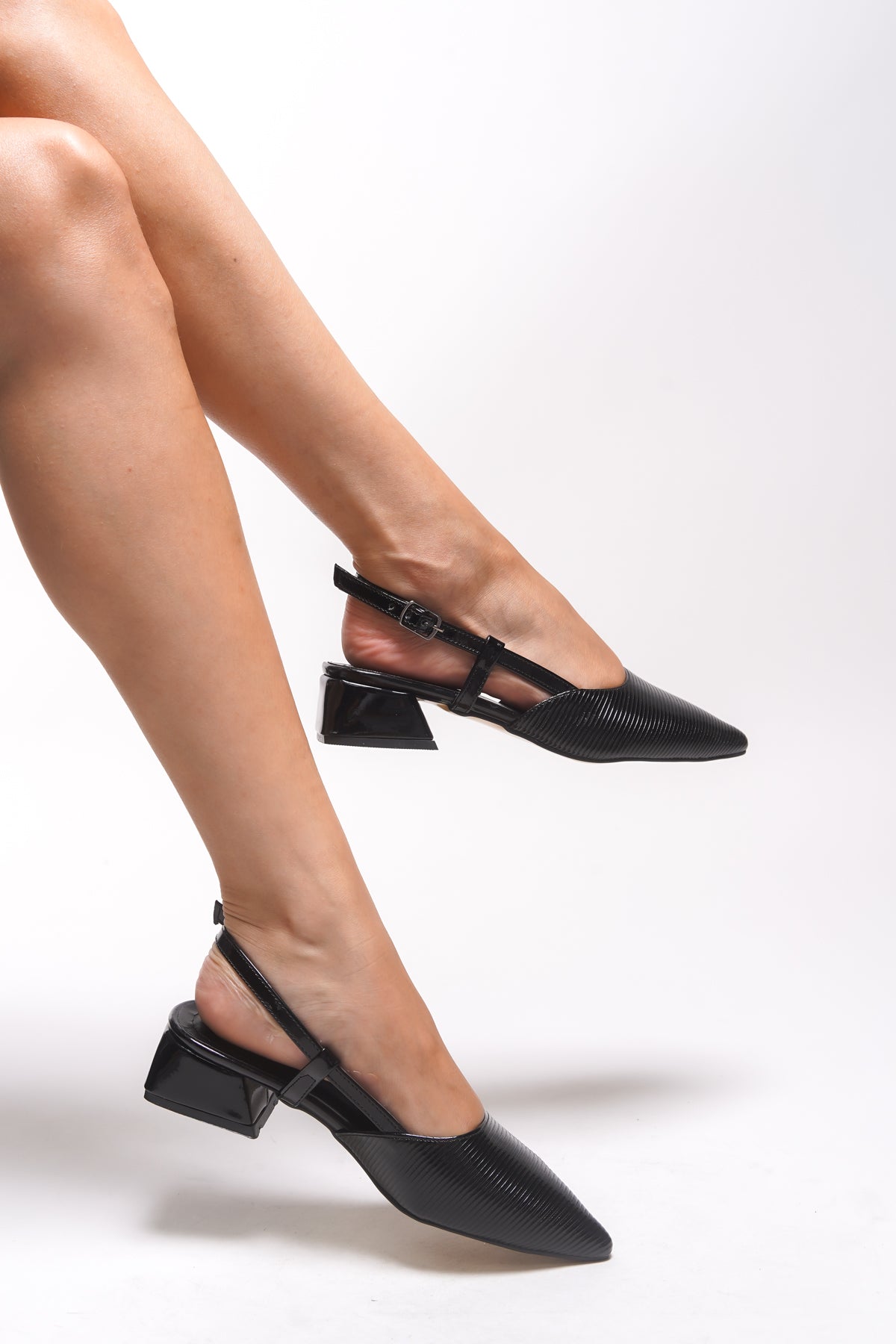 Riccon Zellanys Kadın Arkası Açık Sivri Burun Topuklu Ayakkabı 0012350