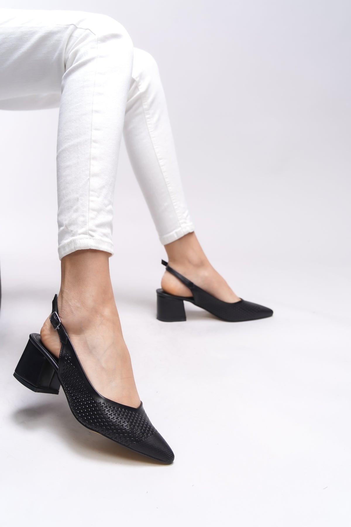 Riccon Maudthyl Kadın Arkası Açık Sivri Burun Kalın Topuklu Ayakkabı 0012443