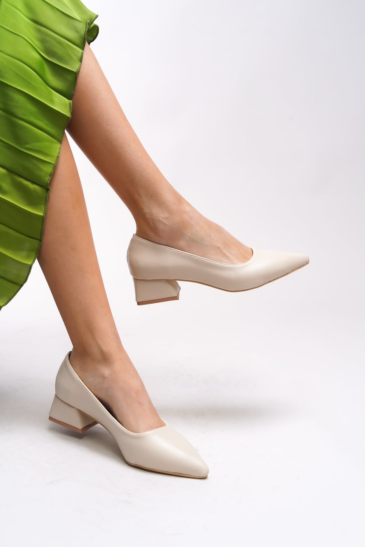 Riccon Tielfudh Kadın Sivri Burunlu Kısa Topuklu Ayakkabı 001241863