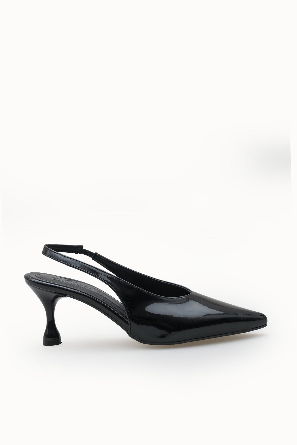 Riccon Kadın Sivri Burunlu Arkası Açık İnce Topuklu Ayakkabı 0012560 Siyah Rugan