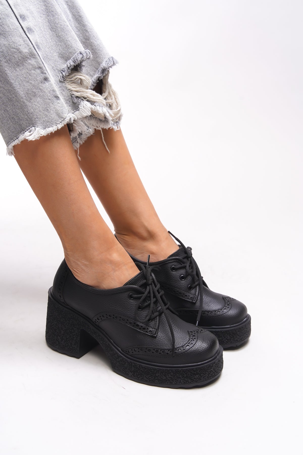 Riccon Ghinziss Kadın Topuklu Bağcıklı Loafer 00121570 Dokulu Siyah Cilt