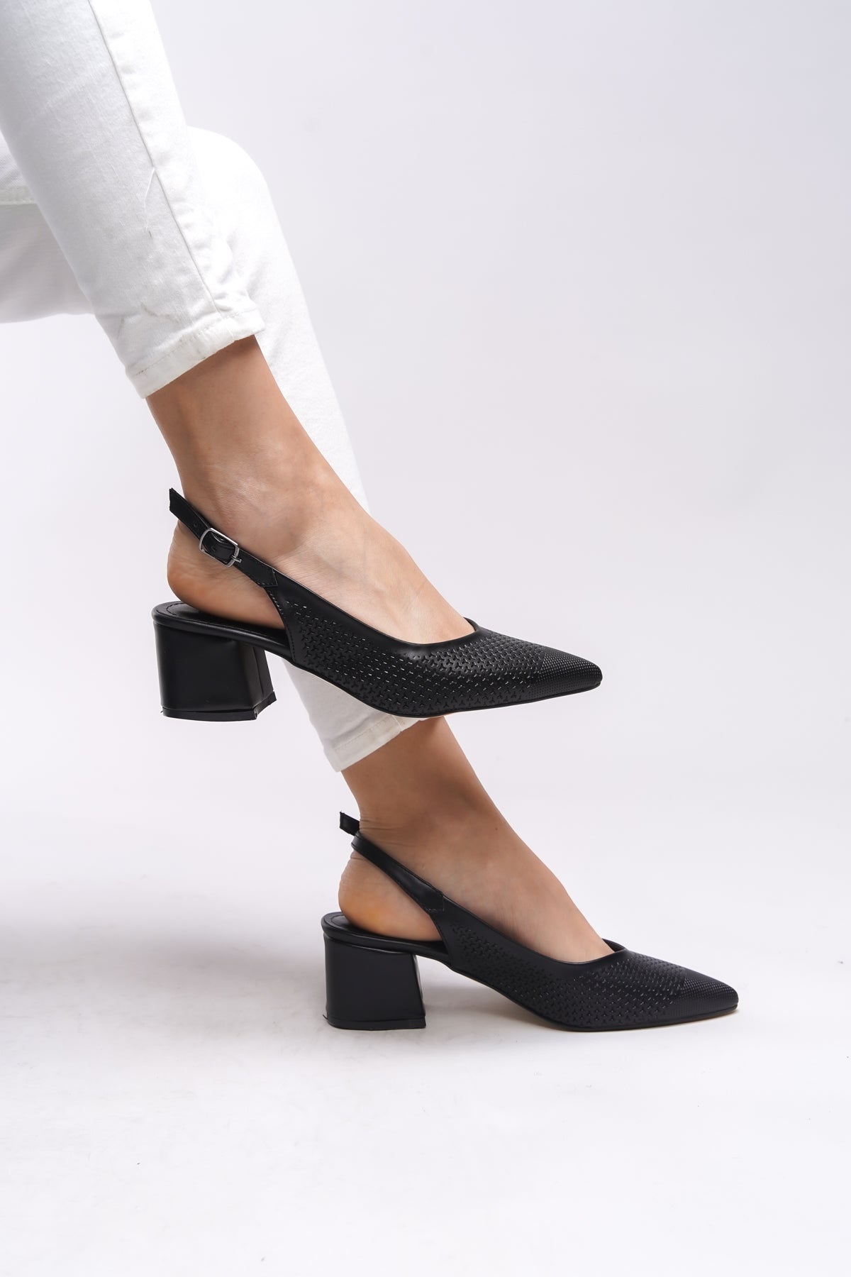 Riccon Maudthyl Kadın Arkası Açık Sivri Burun Kalın Topuklu Ayakkabı 0012443