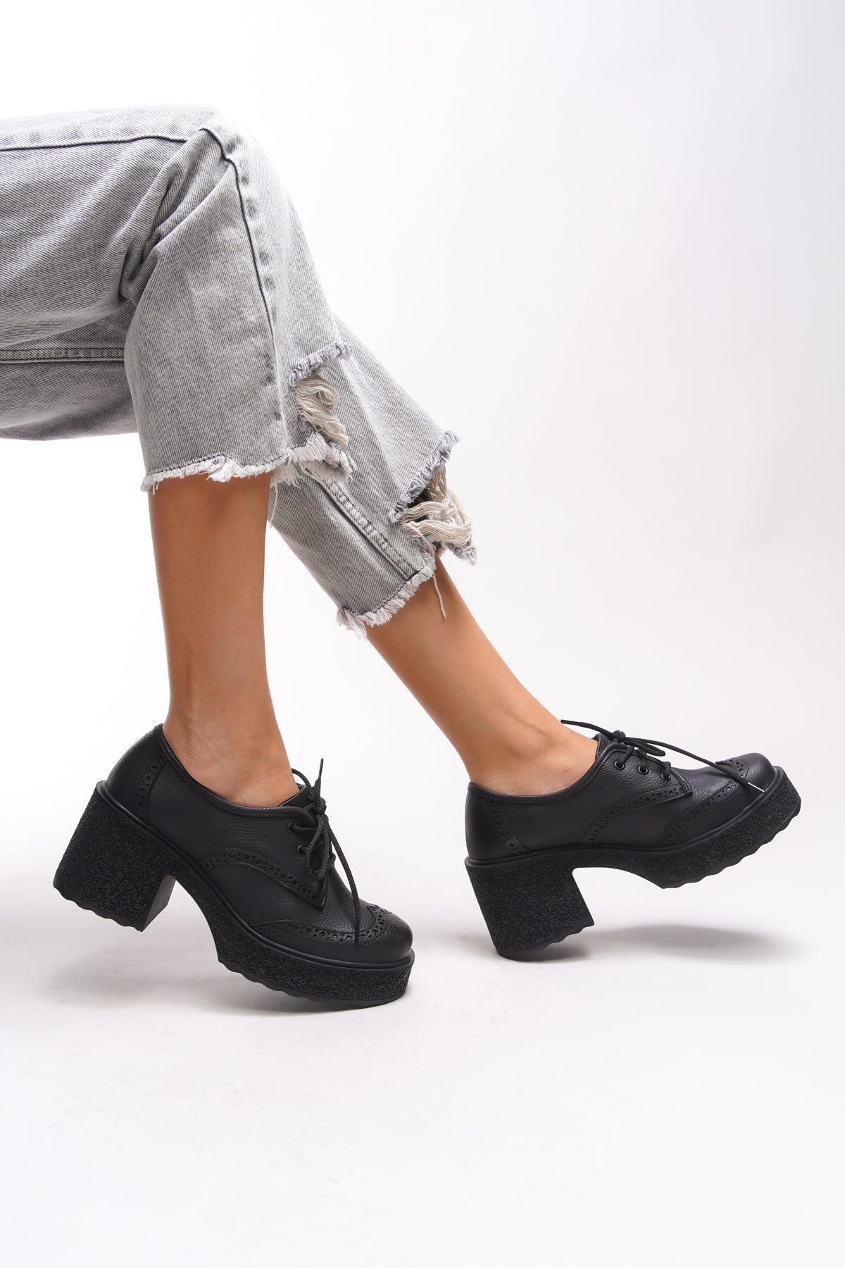 Riccon Ghinziss Kadın Topuklu Bağcıklı Loafer 00121570 Dokulu Siyah Cilt