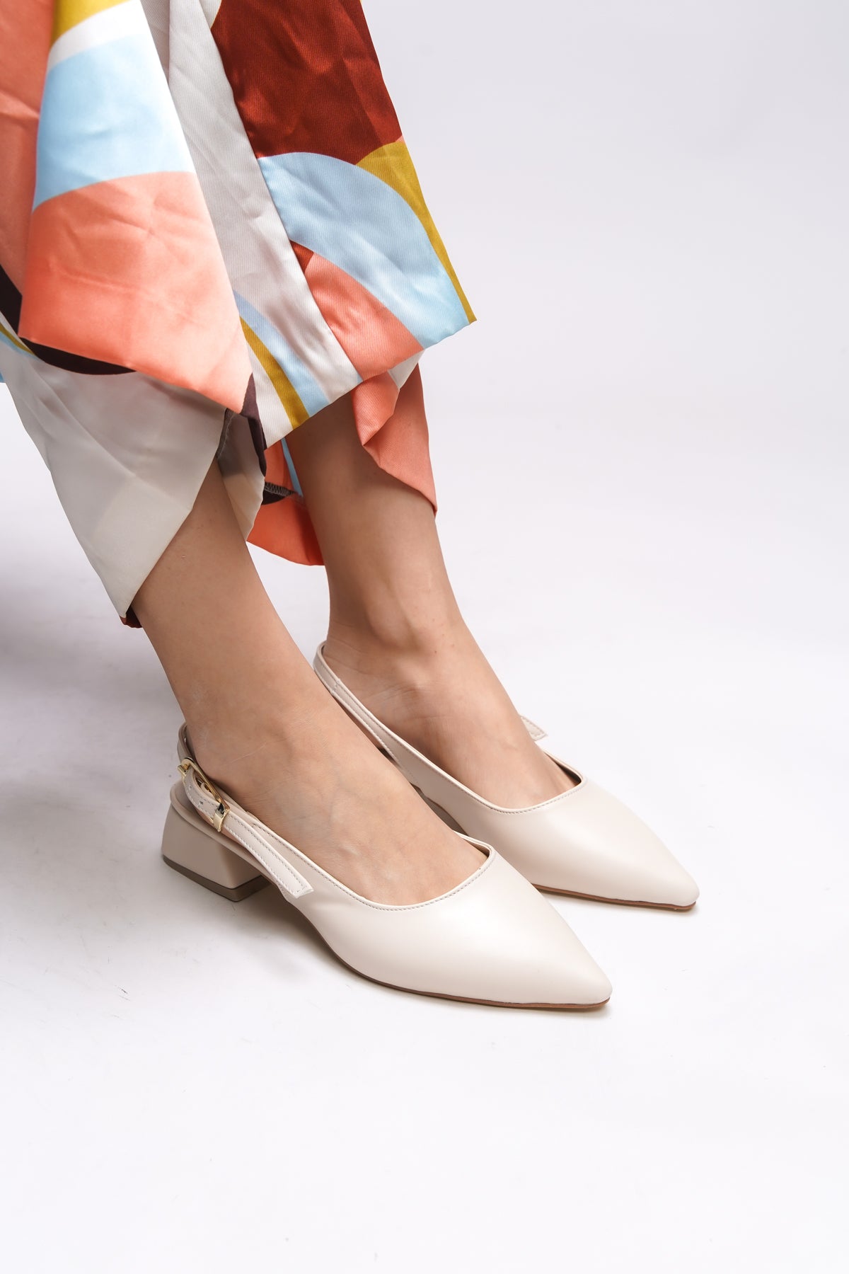 Riccon Tyltora Kadın Arkası Açık Sivri Burun Topuklu Ayakkabı 0012303