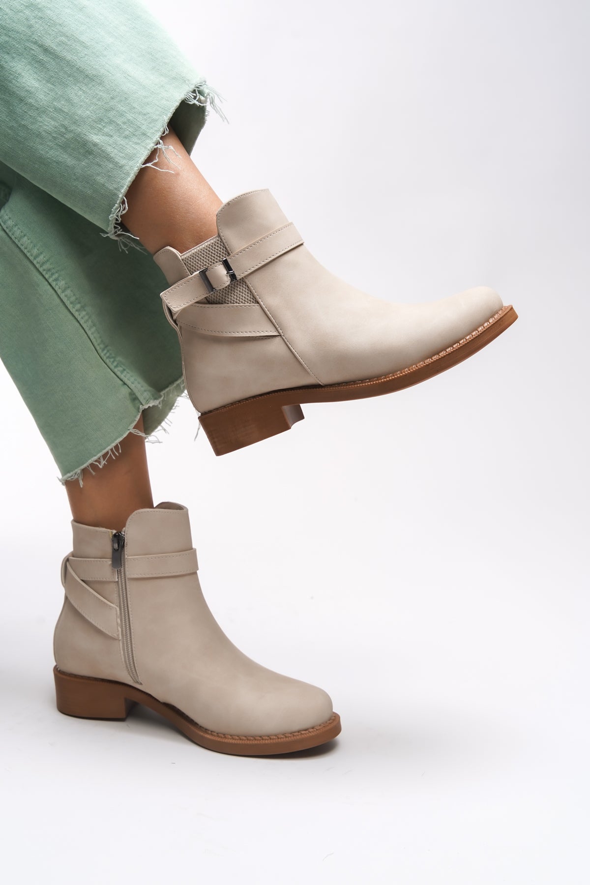 Riccon Elyedelia Kadın Toka Detaylı Lastikli Bot 0012452