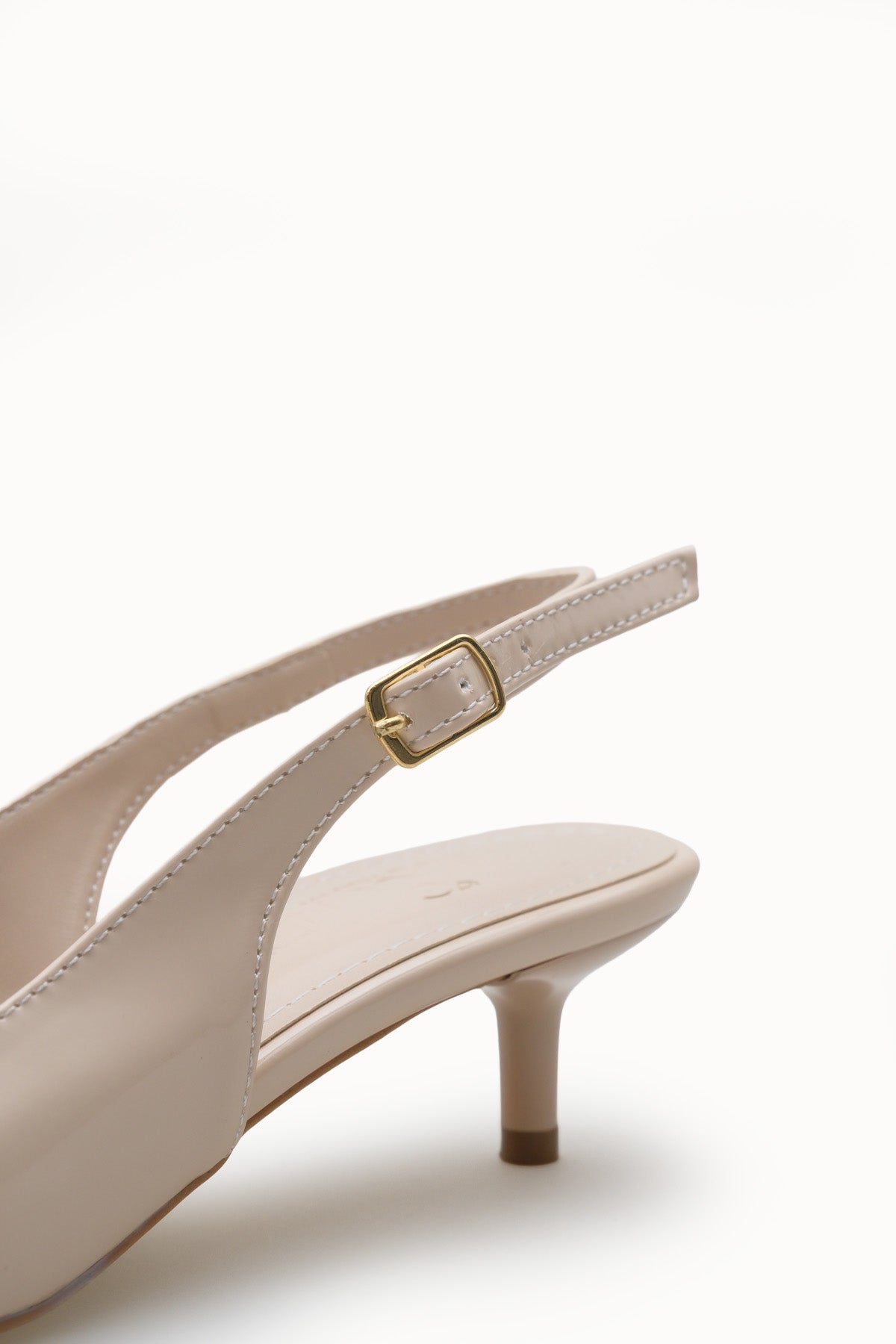 Riccon Kadın Sivri Burunlu Arkası Açık İnce Topuklu Ayakkabı 0012200 Ten Rugan