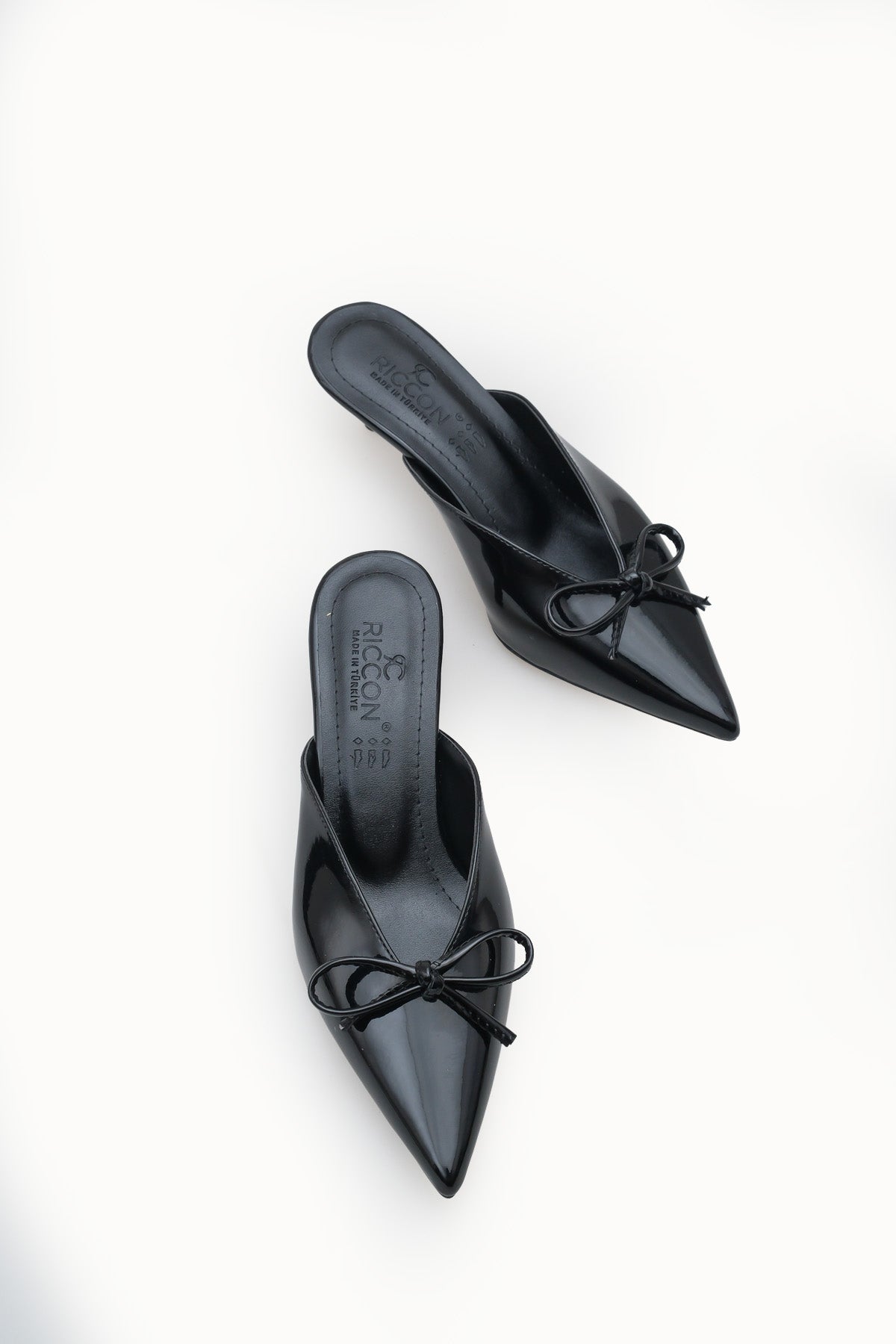 Riccon Kadın Sivri Burunlu İnce Topuklu Terlik 0012211 Siyah Rugan