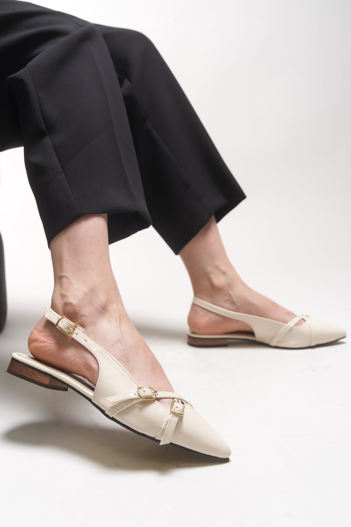 Riccon Elyenlana Kadın Sivri Burunlu Topuklu Ayakkabı 0012110