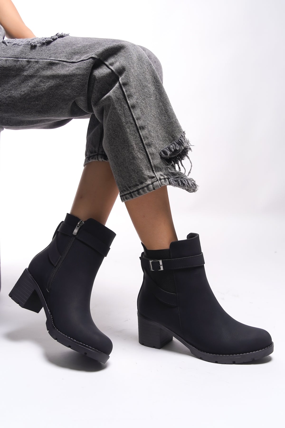 Riccon Lilixipha Kadın Toka Detaylı Lastikli Topuklu Bot 0012730