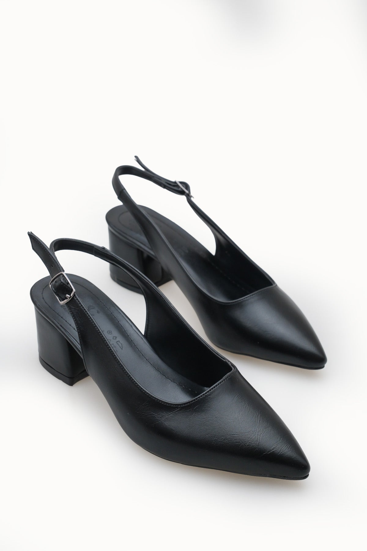 Riccon Kadın Sivri Burunlu Arkası Açık Topuklu Ayakkabı 0012420 Siyah Rustik