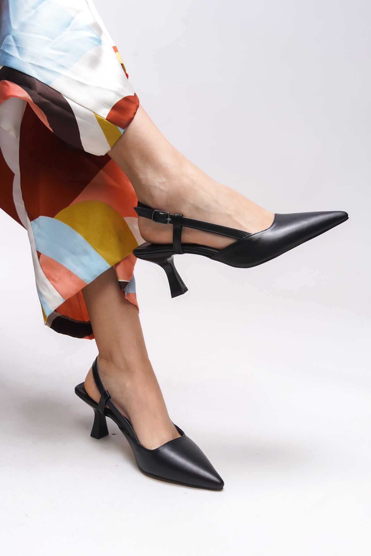 Riccon Evelniel Kadın Arkası Açık Sivri Burun Stiletto 001209