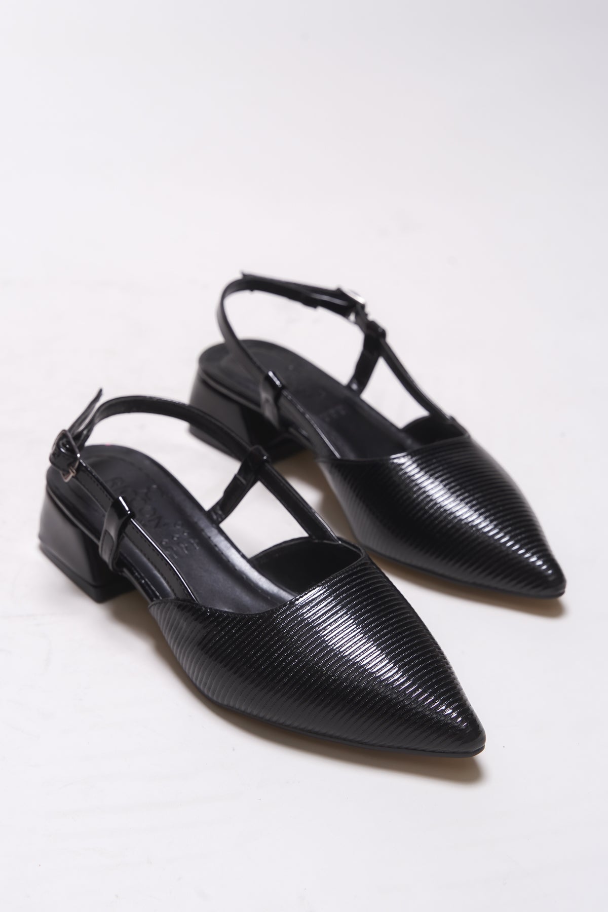 Riccon Zellanys Kadın Arkası Açık Sivri Burun Topuklu Ayakkabı 0012350