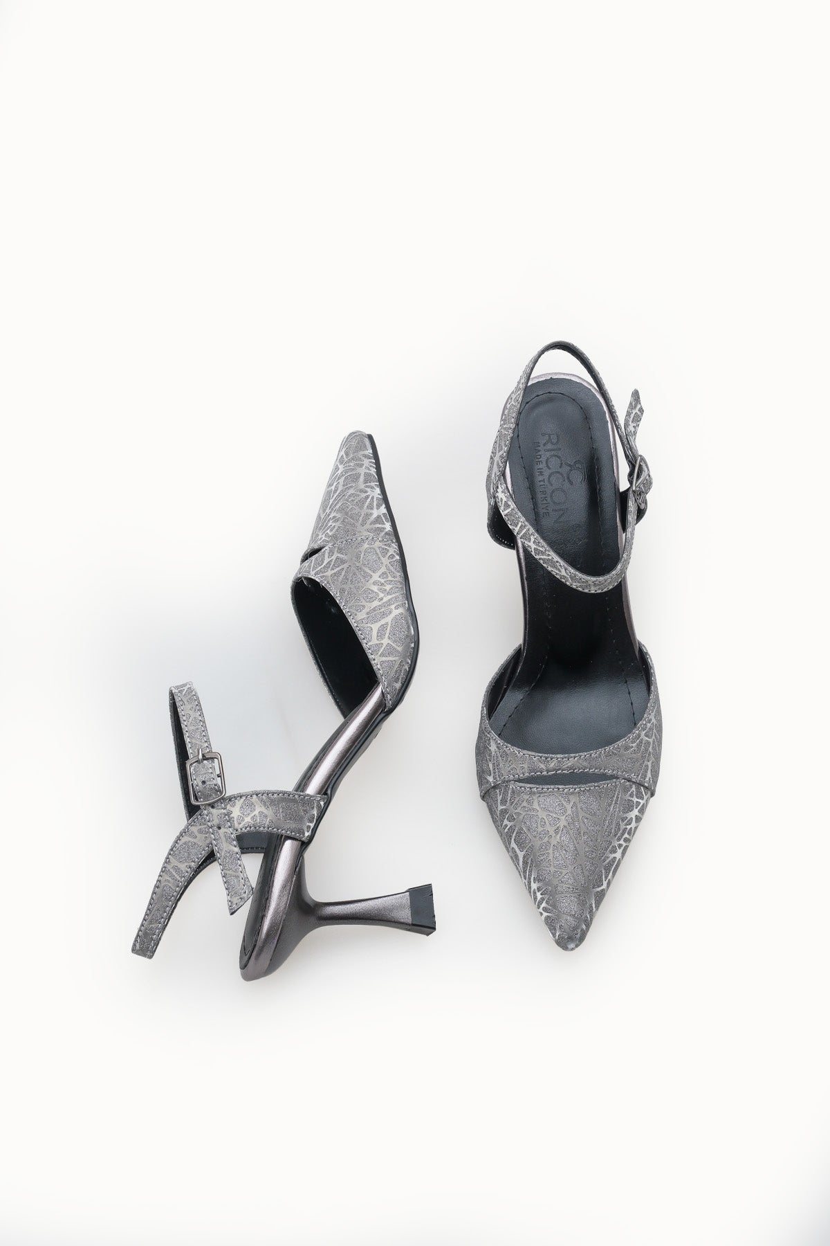 Riccon Kadın Sivri Burunlu Arkası Açık İnce Topuklu Ayakkabı 0012727 Platin Dokulu