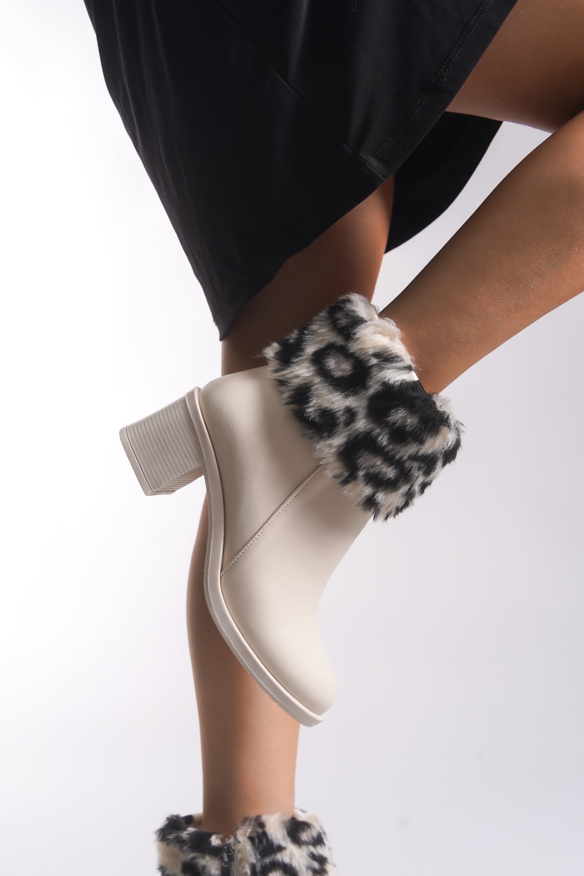 Riccon Rielradh Kadın Kürk Detaylı Topuklu Bot 0012501