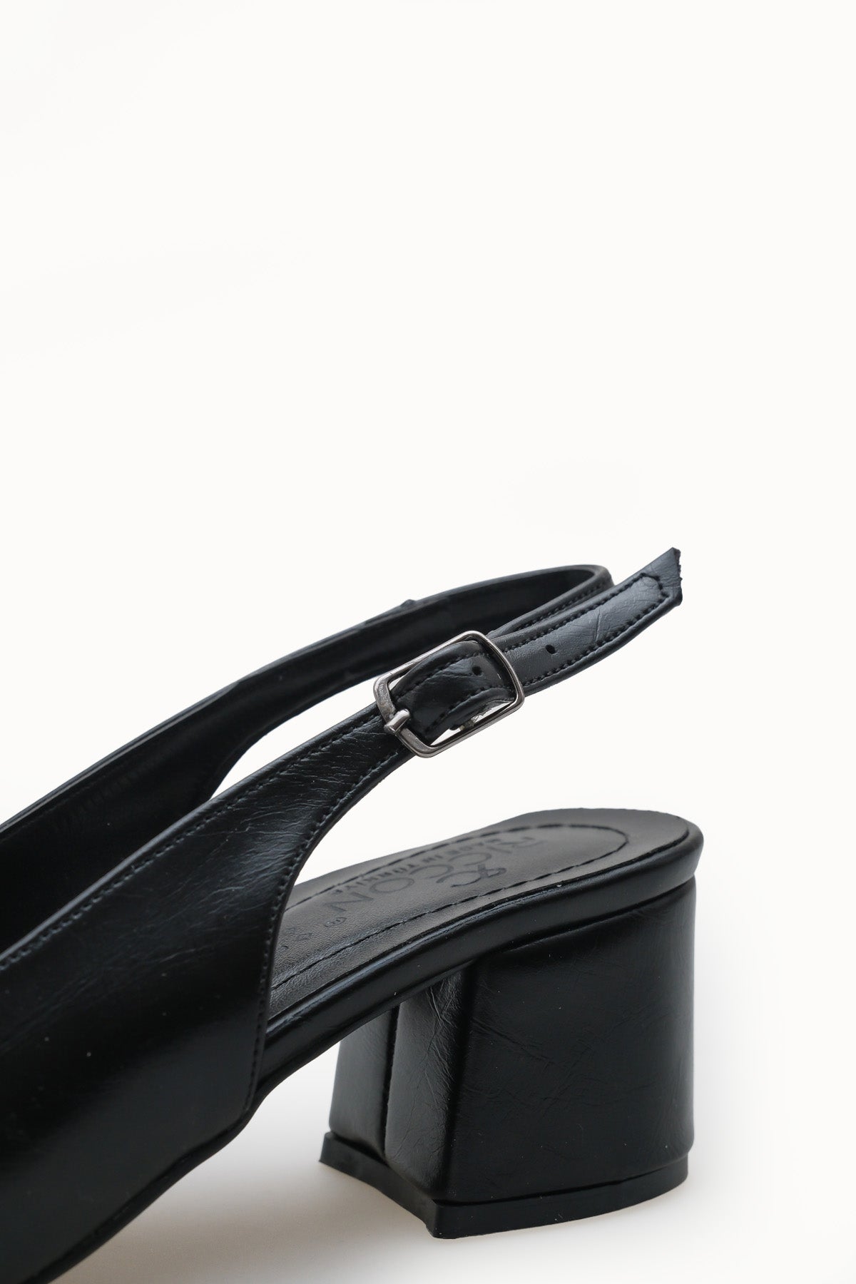 Riccon Kadın Sivri Burunlu Arkası Açık Topuklu Ayakkabı 0012420 Siyah Rustik