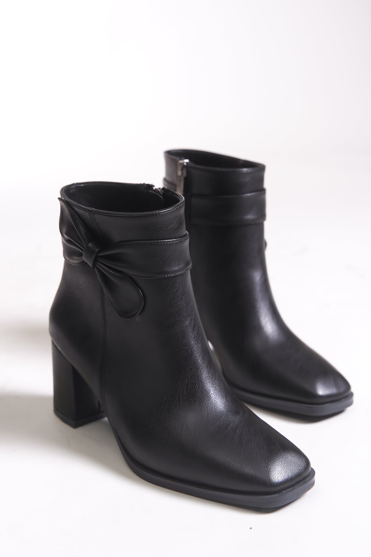 Riccon Kadın Fiyonk Detaylı Topuklu Bot 00121092